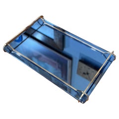 Rara bandeja de cristal de espejo azul cobalto Art Decó con asas de acero, hacia 1930