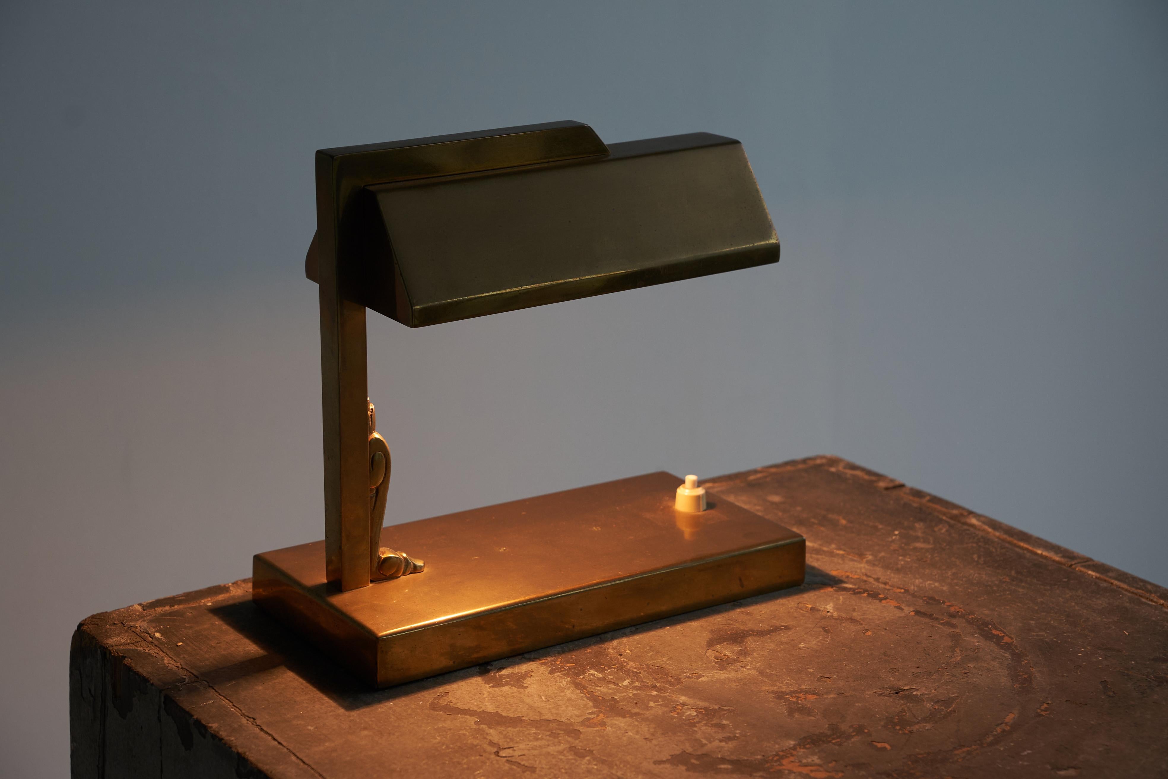 Seltene Art-Déco-Schreibtischlampe aus patiniertem Messing, Niederlande 1930er Jahre 4