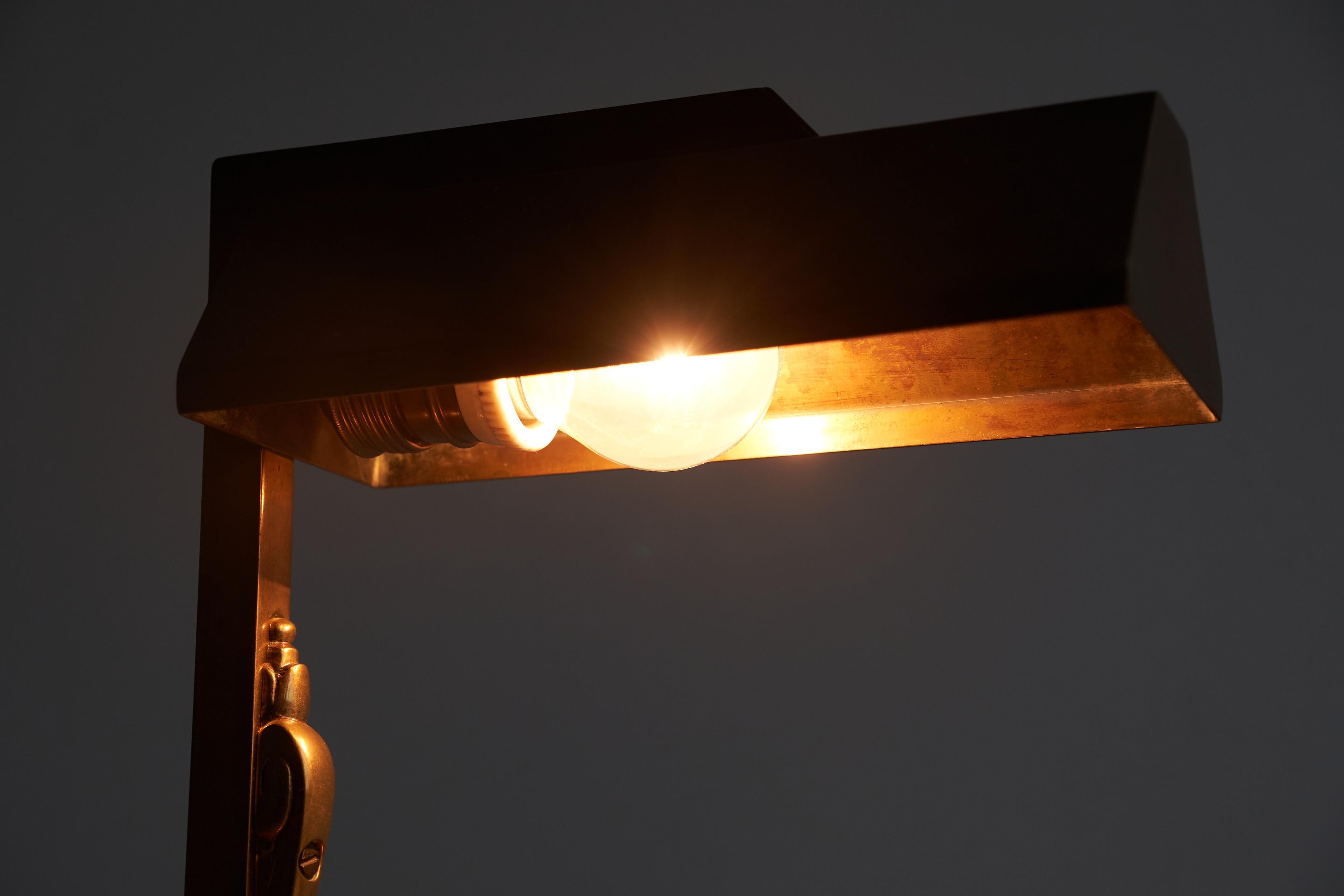 Seltene Art-Déco-Schreibtischlampe aus patiniertem Messing, Niederlande 1930er Jahre 2