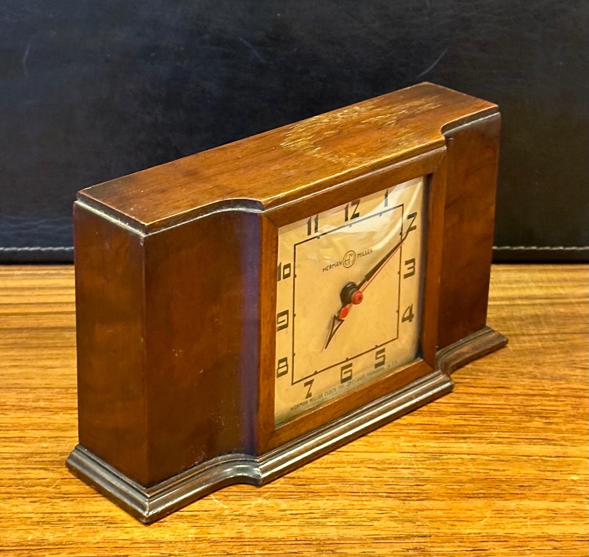 Bois Rare horloge de bureau Art déco par Gilbert Rohde pour Herman Miller en vente
