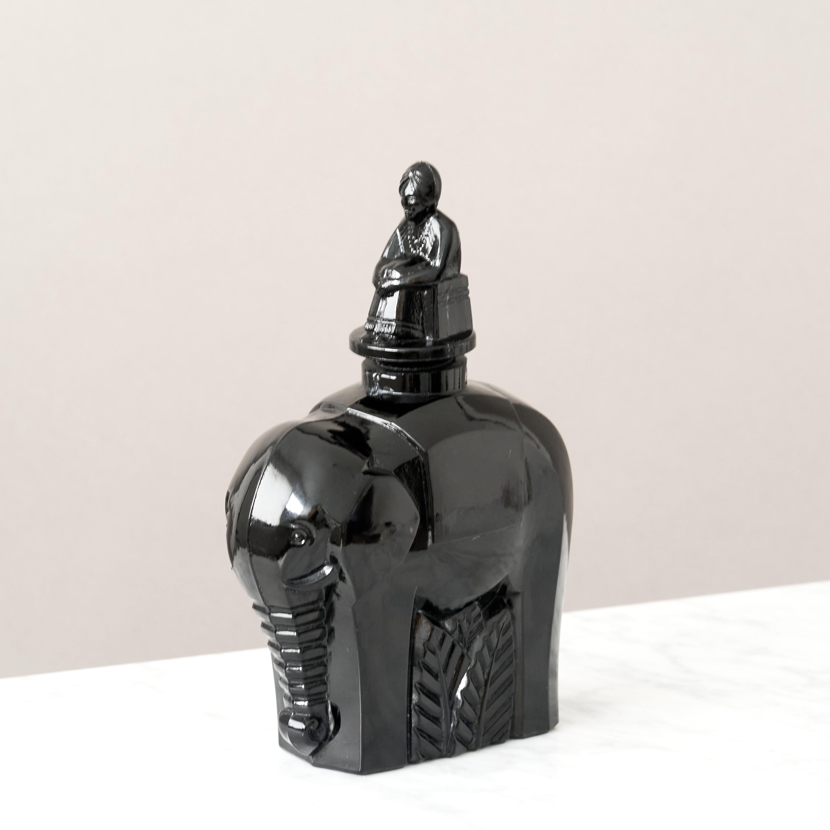 Rare Art Deco elephant perfume bottle in black glass.
Made by Maurice Model in Verdun, France, 1930s.

Good condition. I has a chip to the top rim (pictured).
Signed with makers mark.

