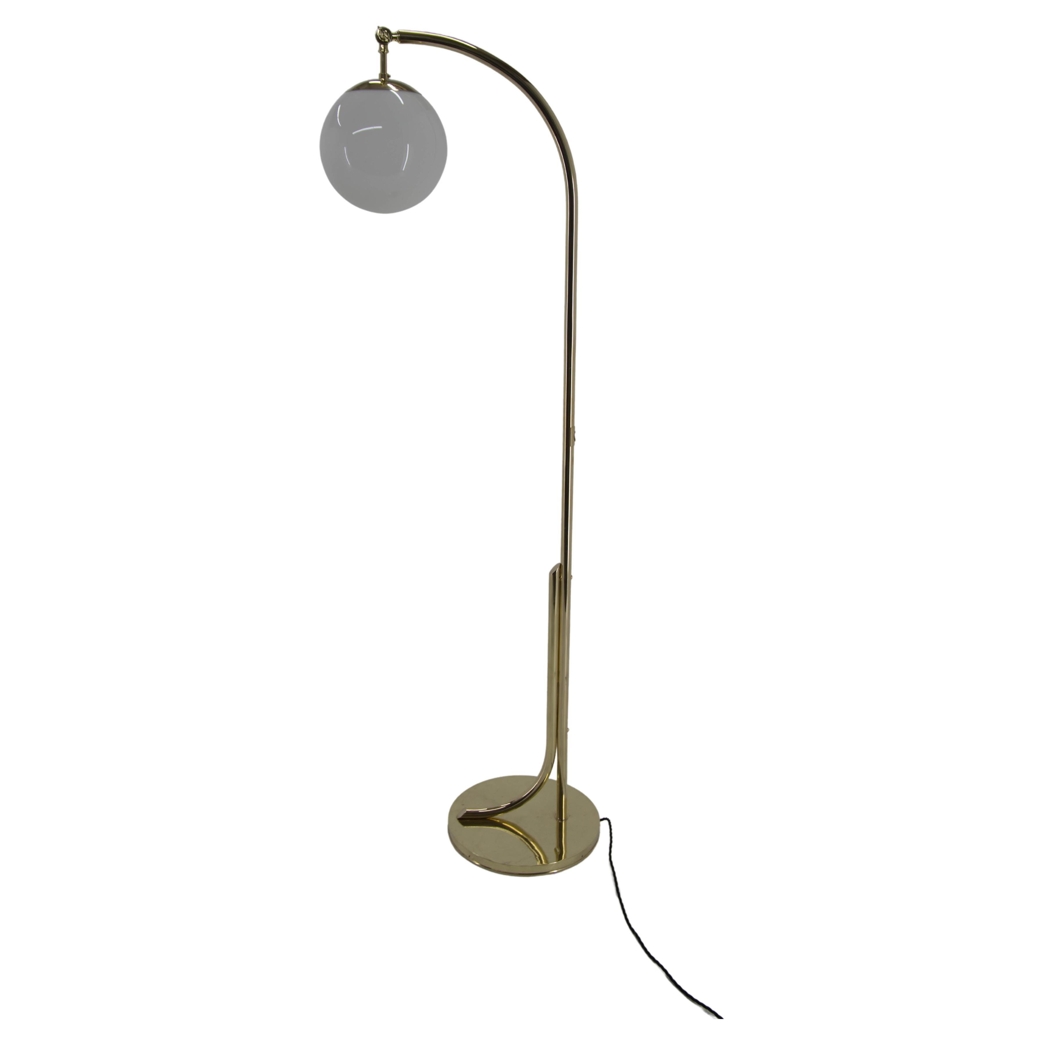 Seltene Art-Déco-/ Functionalistische Stehlampe aus Messing, 1930er Jahre, restauriert