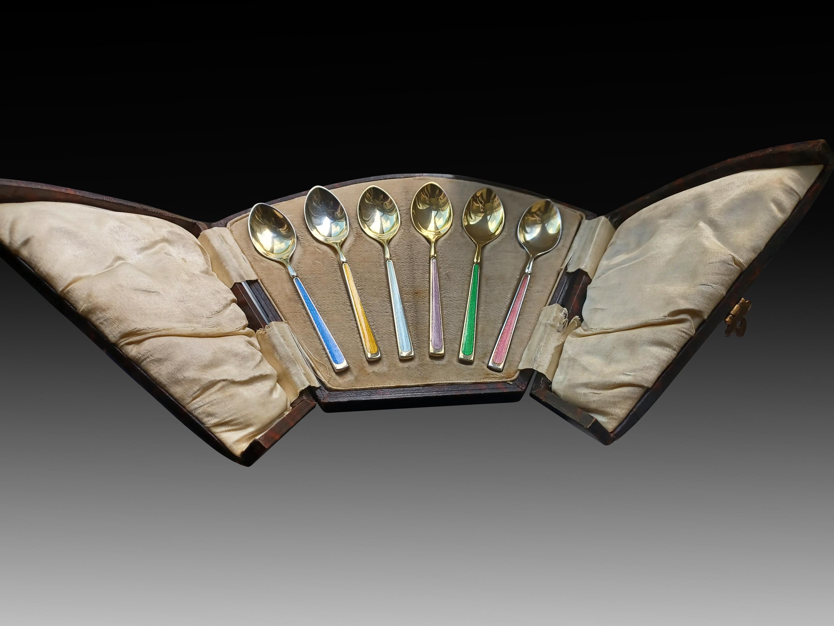 Rare Art Deco Gilt Guilloche Enamel Teaspoon Set in Original Leather Case In Good Condition For Sale In London, GB