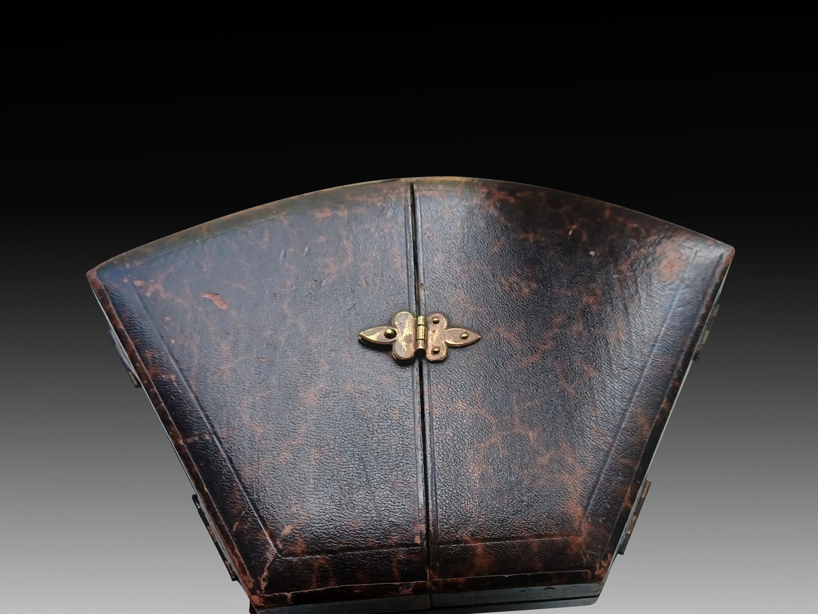 Women's or Men's Rare Art Deco Gilt Guilloche Enamel Teaspoon Set in Original Leather Case For Sale
