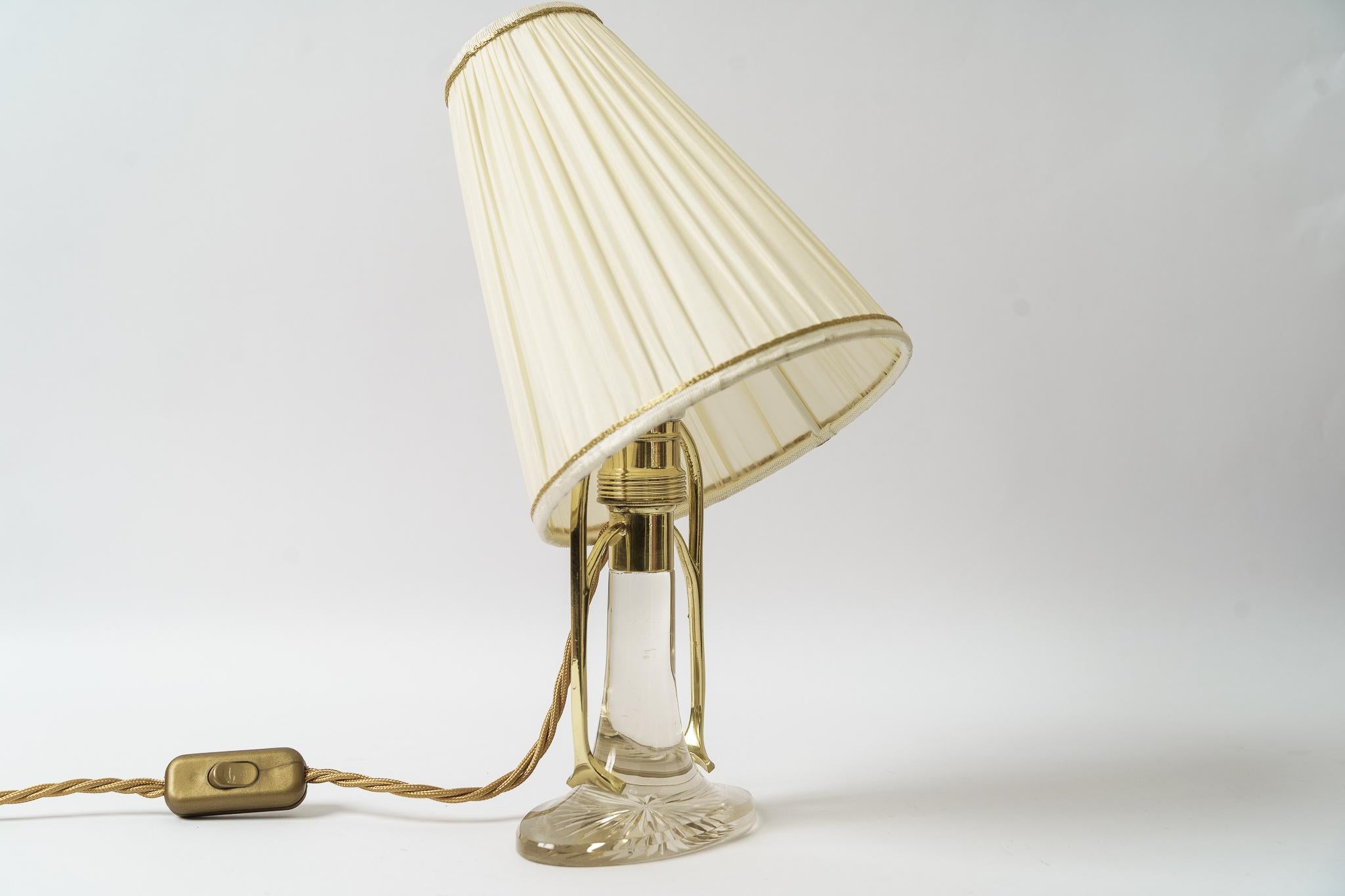 Début du 20ème siècle Rare lampe de table Art déco en verre avec abat-jour en tissu viennois, années 1920 en vente