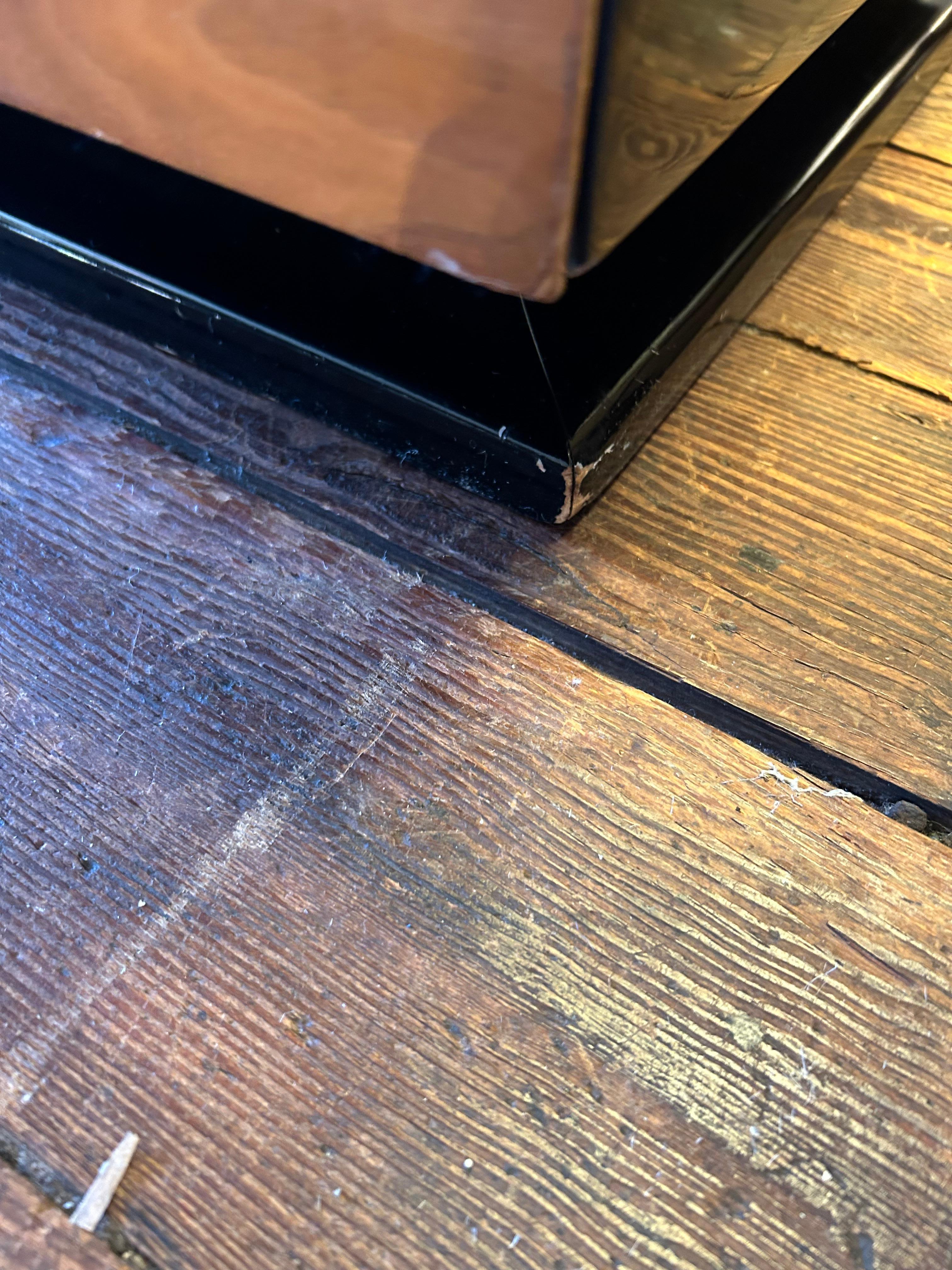 Rara Cómoda Art Decó Laca Brillante Nogal Miel y Madera Ebonizada en venta 5