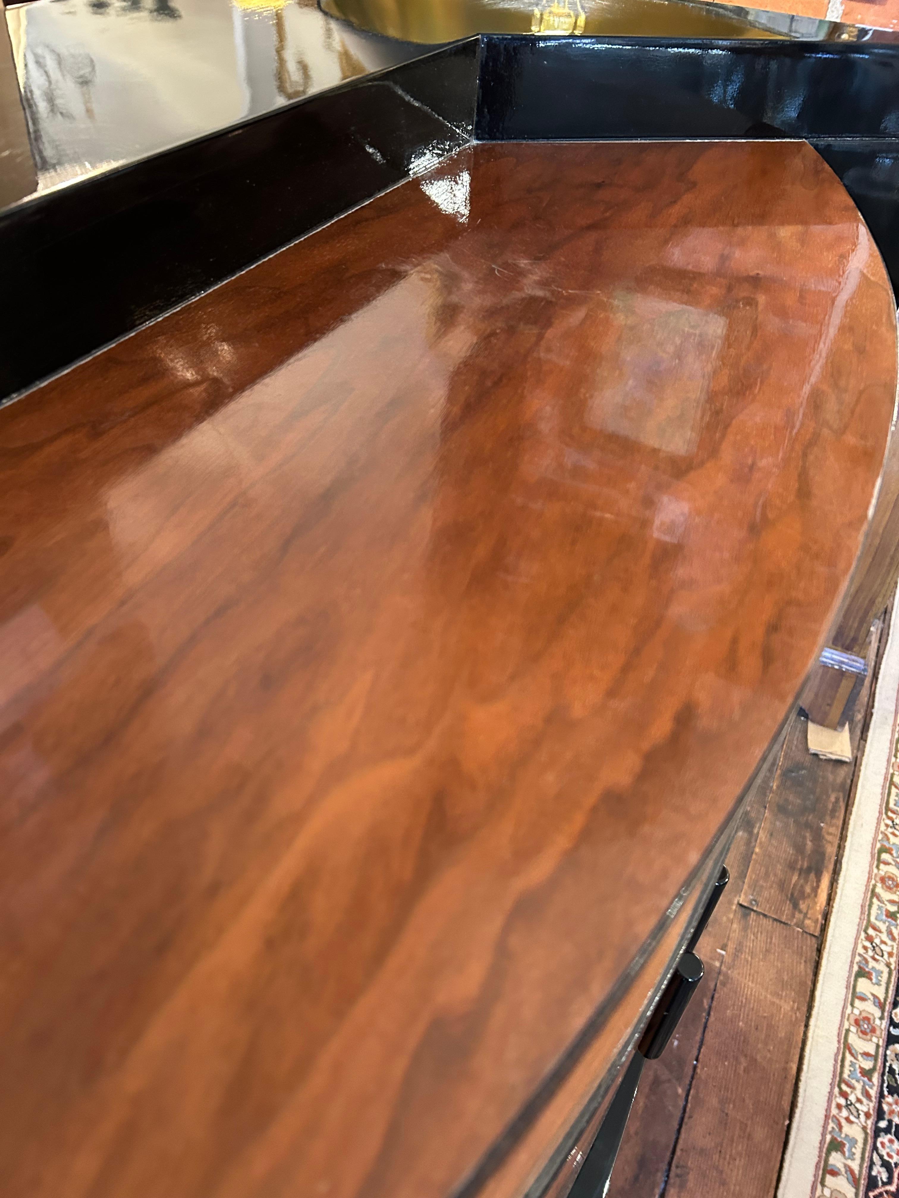Rara Cómoda Art Decó Laca Brillante Nogal Miel y Madera Ebonizada en venta 6