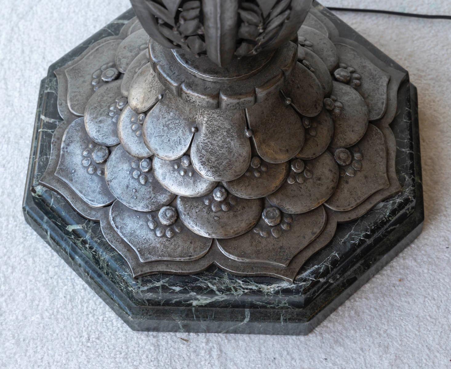 Rare table de guéridon enluminée Art Déco circa 1922 à la manière de R.Subes en vente 2
