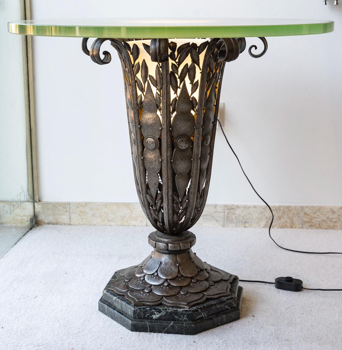 Art déco Rare table de guéridon enluminée Art Déco circa 1922 à la manière de R.Subes en vente