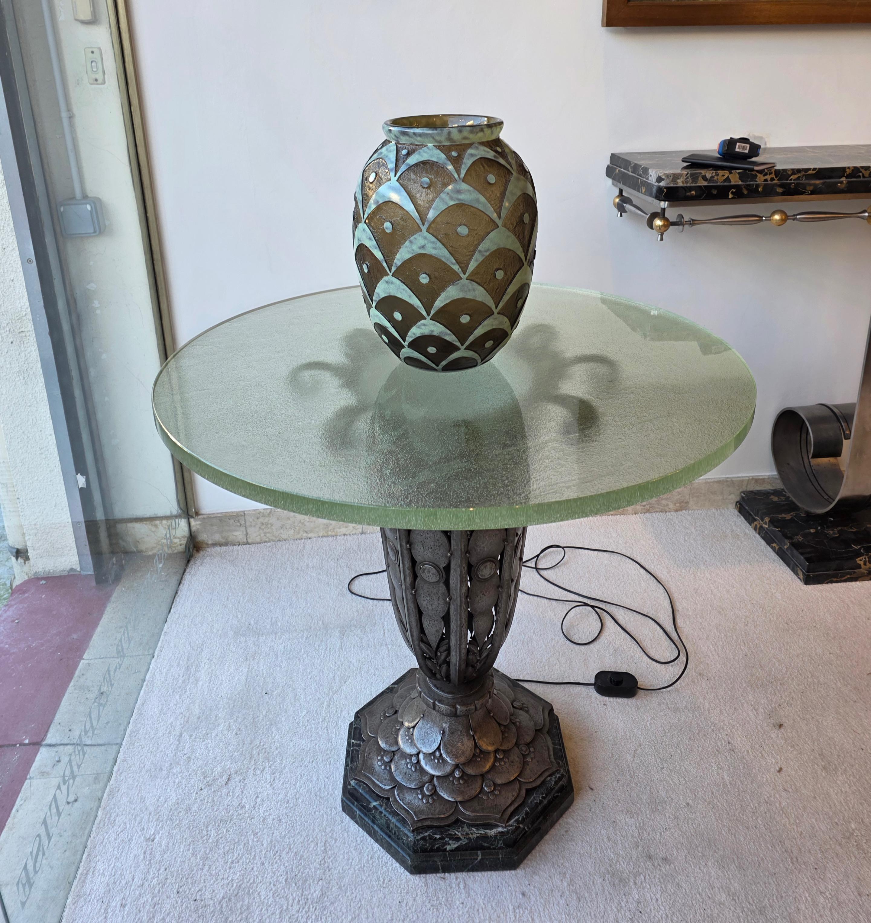Rare table de guéridon enluminée Art Déco circa 1922 à la manière de R.Subes en vente 1