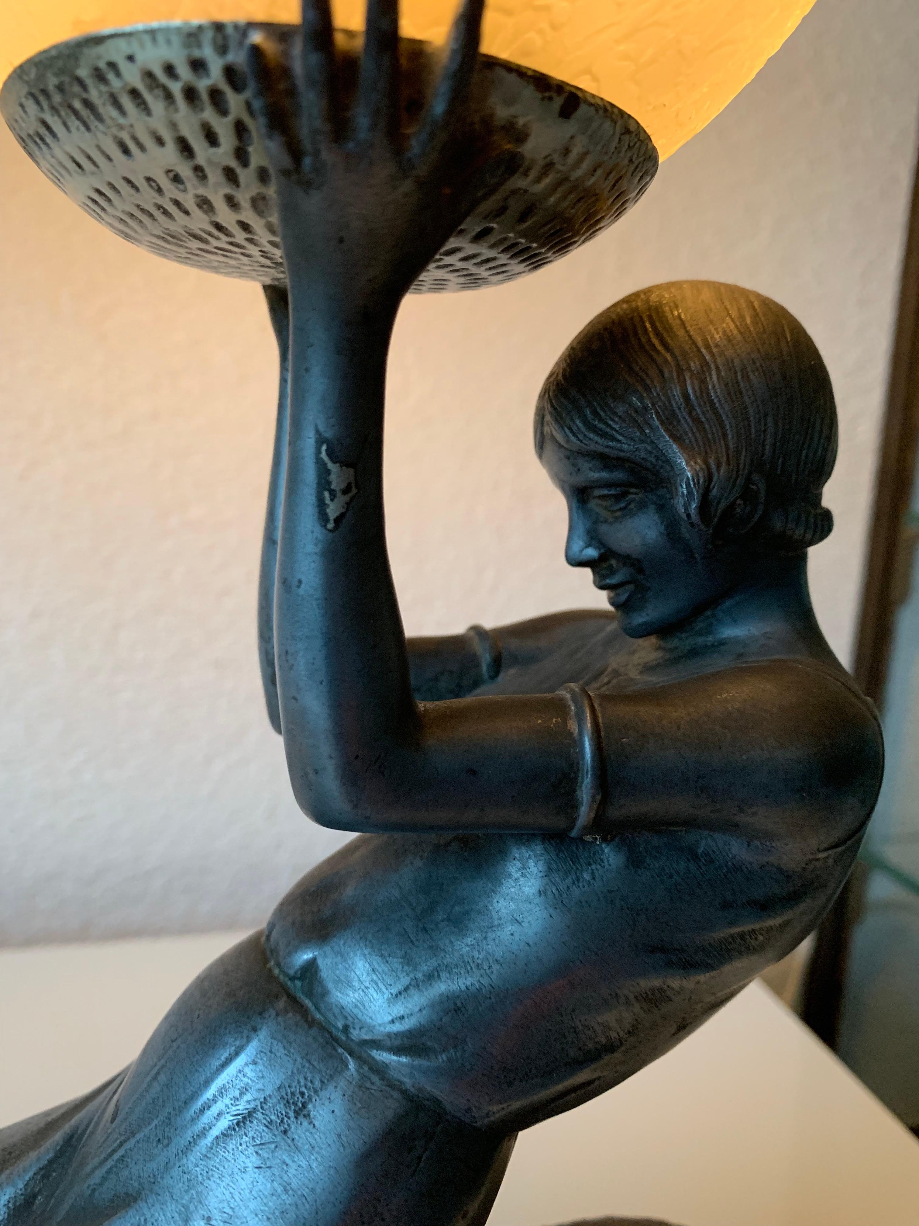 desk statue
