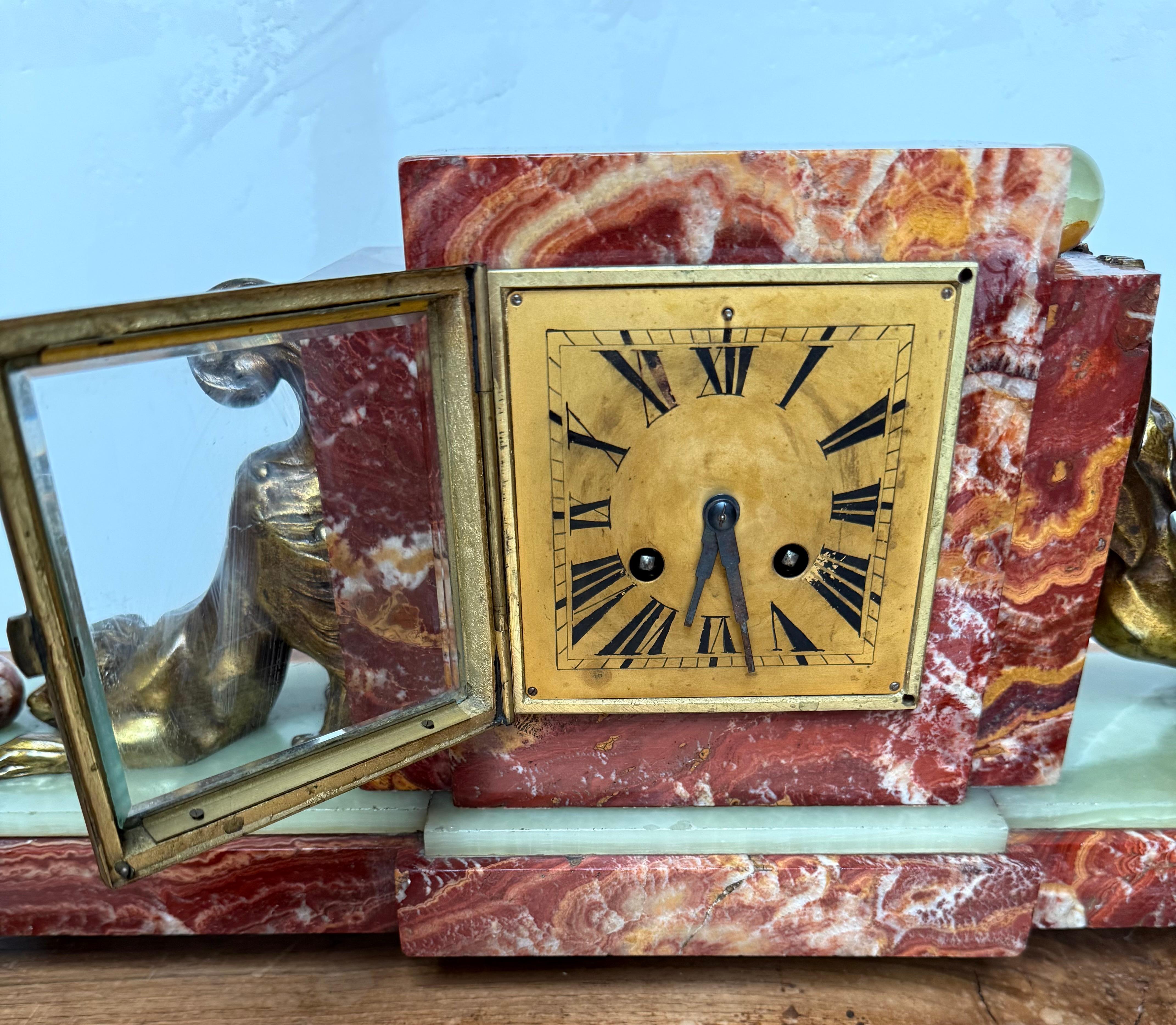 Rare Art Deco Marble & Onyx Mantle Clock w. Bronze Dog & Cat, Ball Playing Theme In Good Condition For Sale In Lisse, NL