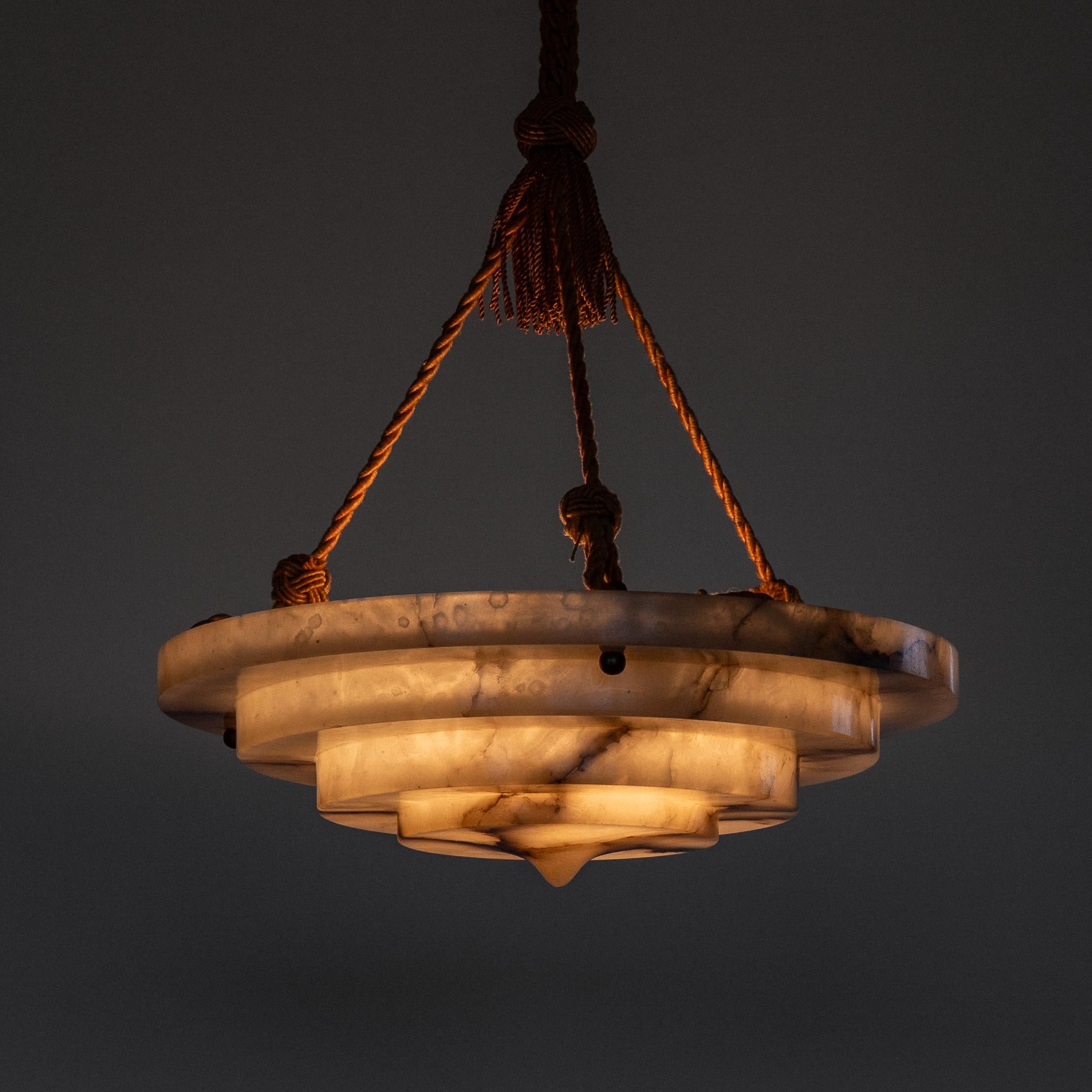 Art Déco Rara lampada a sospensione / lampadario in alabastro marmorizzato Art Deco, Svezia anni '20-'30 in vendita