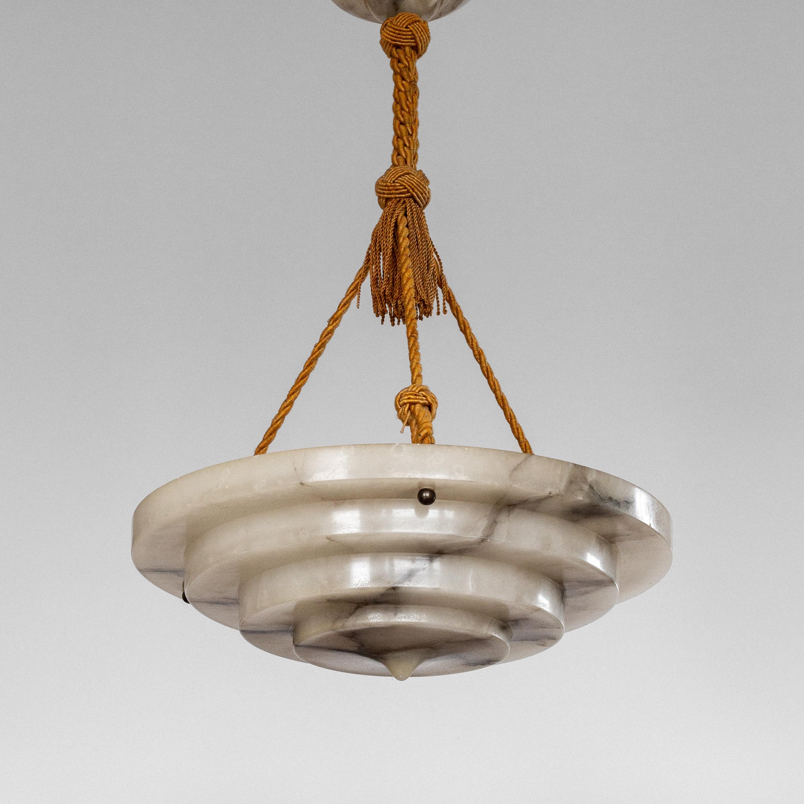 Svedese Rara lampada a sospensione / lampadario in alabastro marmorizzato Art Deco, Svezia anni '20-'30 in vendita