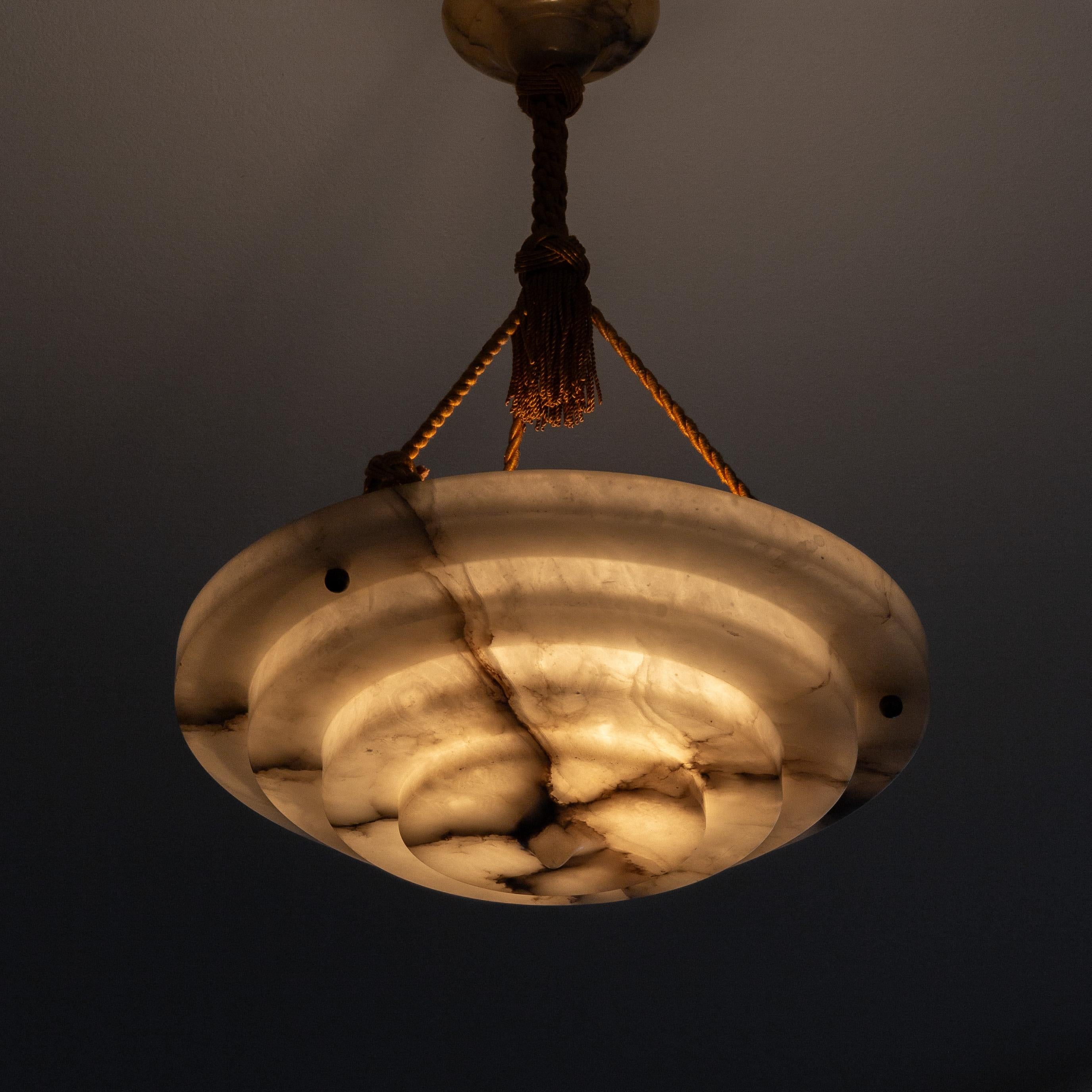 Rara lampada a sospensione / lampadario in alabastro marmorizzato Art Deco, Svezia anni '20-'30 In condizioni buone in vendita a Stockholm, SE