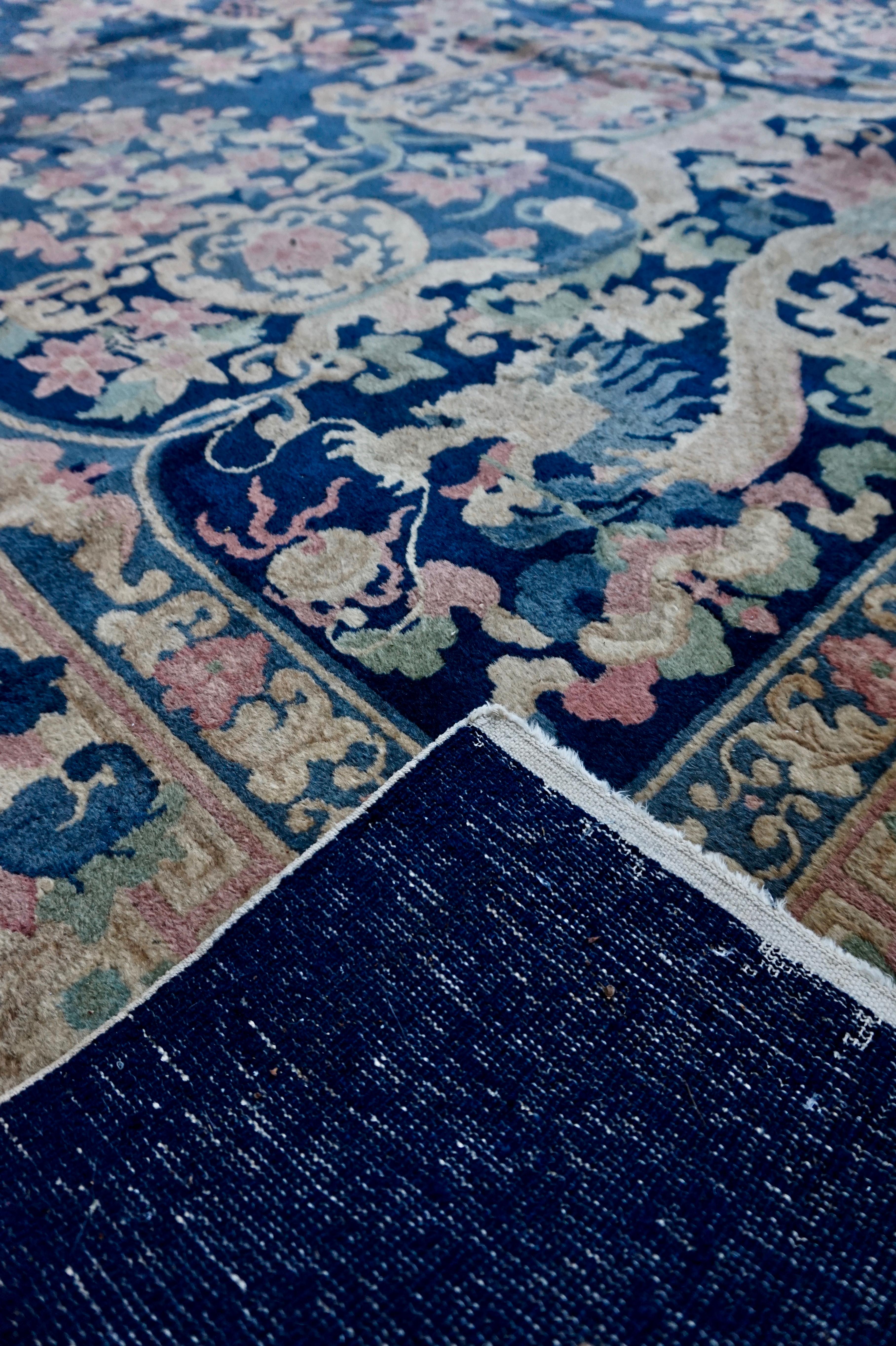 Rare tapis Art Déco Nichols noué à la main Dragon et phénix chinois marines Yin & Yang en vente 6