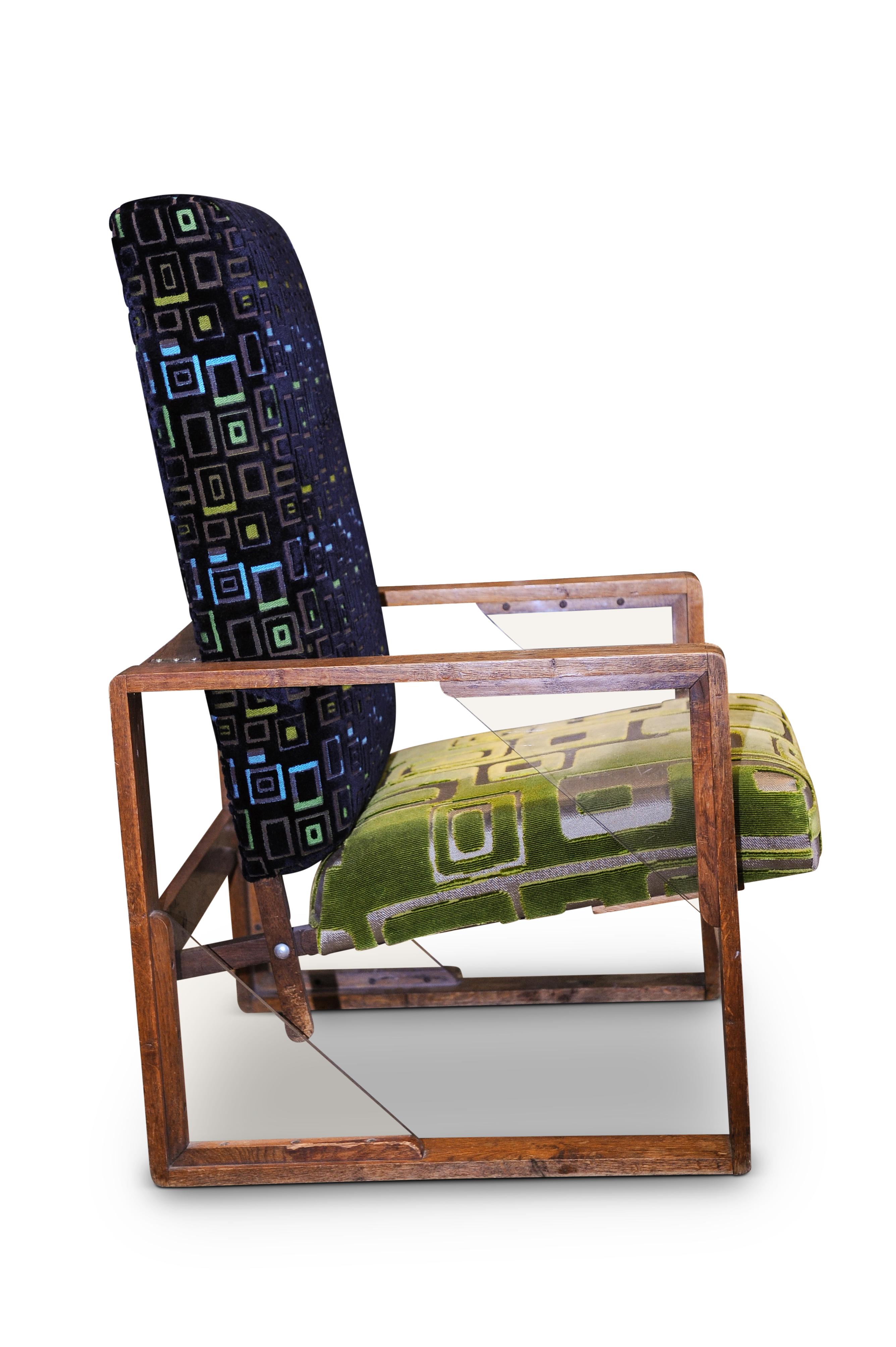 Fauteuil réglable en chêne à structure ouverte Art Déco de The Designers Guild London, avec des encoignures en lucite, tapissé de moquette découpée, années 1920

Provenance : La chaise a été achetée lors de la vente Amanda Eliasch (photographe)