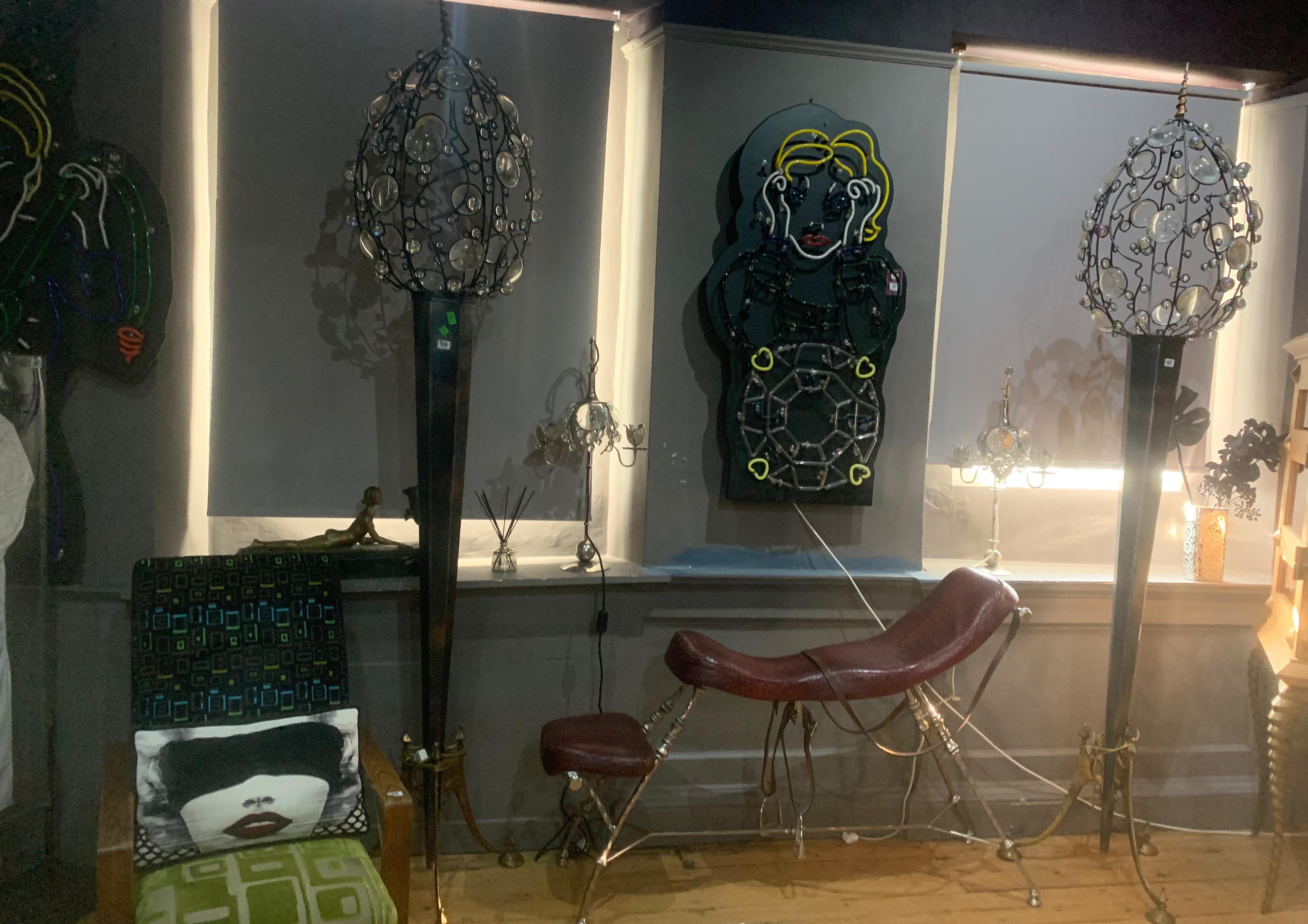 20ième siècle Rare fauteuil Art Déco en chêne et Lucite à cadre ouvert tapissé avec provenance  en vente