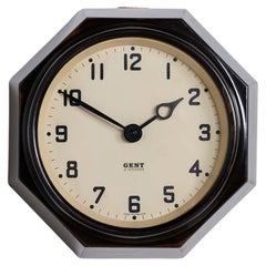 Rare horloge murale octogonale Art Déco en bakélite de Gent of Leicester