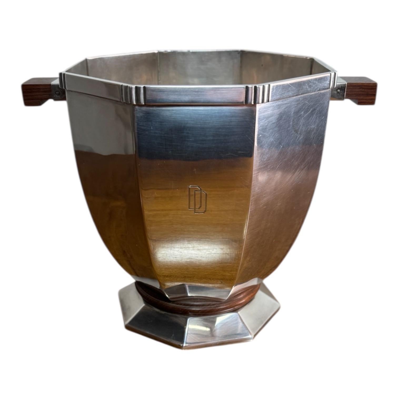 Rare Art Deco Octagonal Ice Bucket / Champagne Cooler by Gallia Christofle with Slavonian Oak Accents

A striking and rare Art Deco ice bucket or champagne cooler, circa 1930s, showcasing the quintessential geometric elegance of the era. This