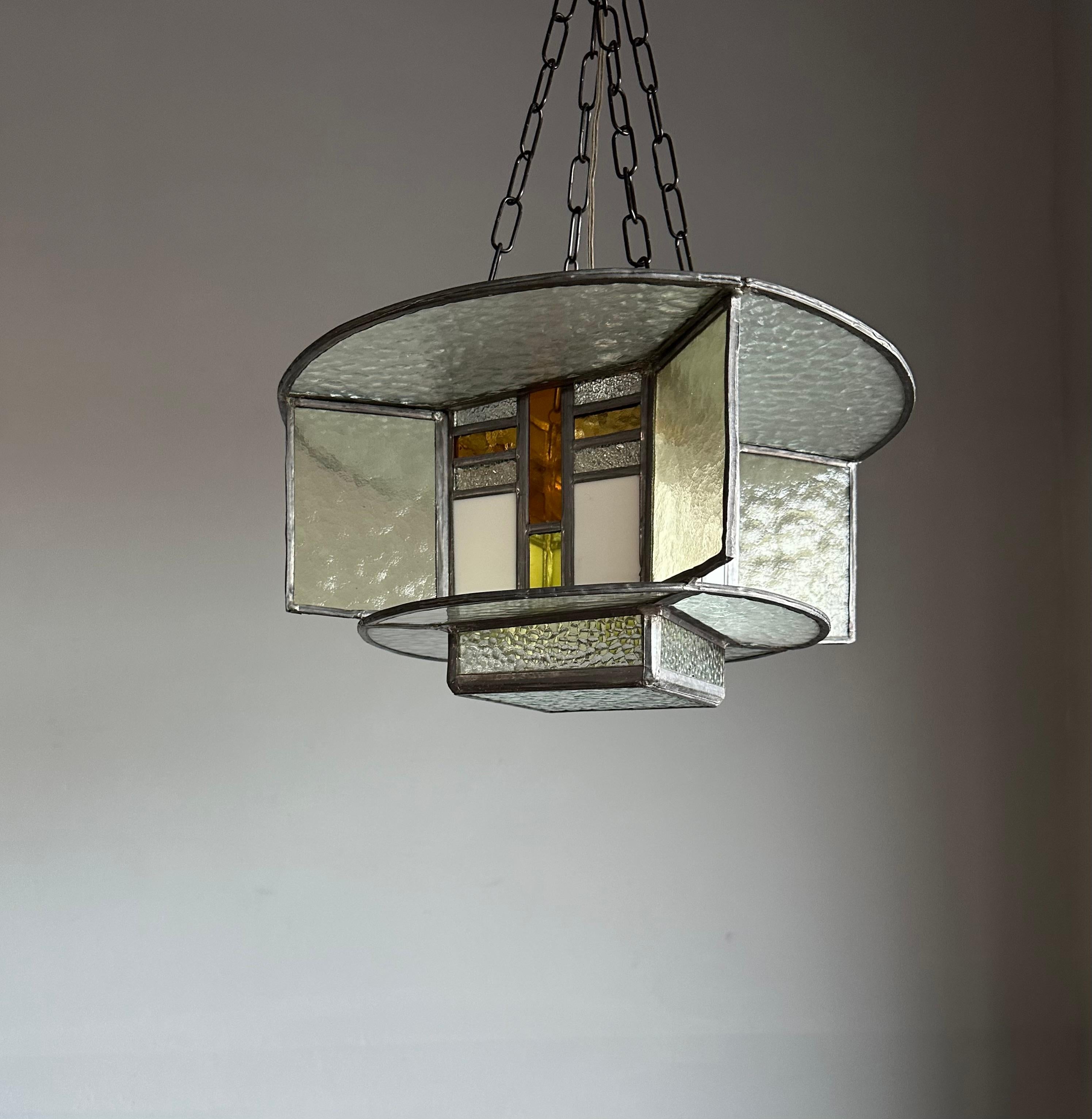 20ième siècle Rare suspension / plafonnier Art Déco w. Stain Leaded Glass Shades, Lighting Art (en anglais) en vente