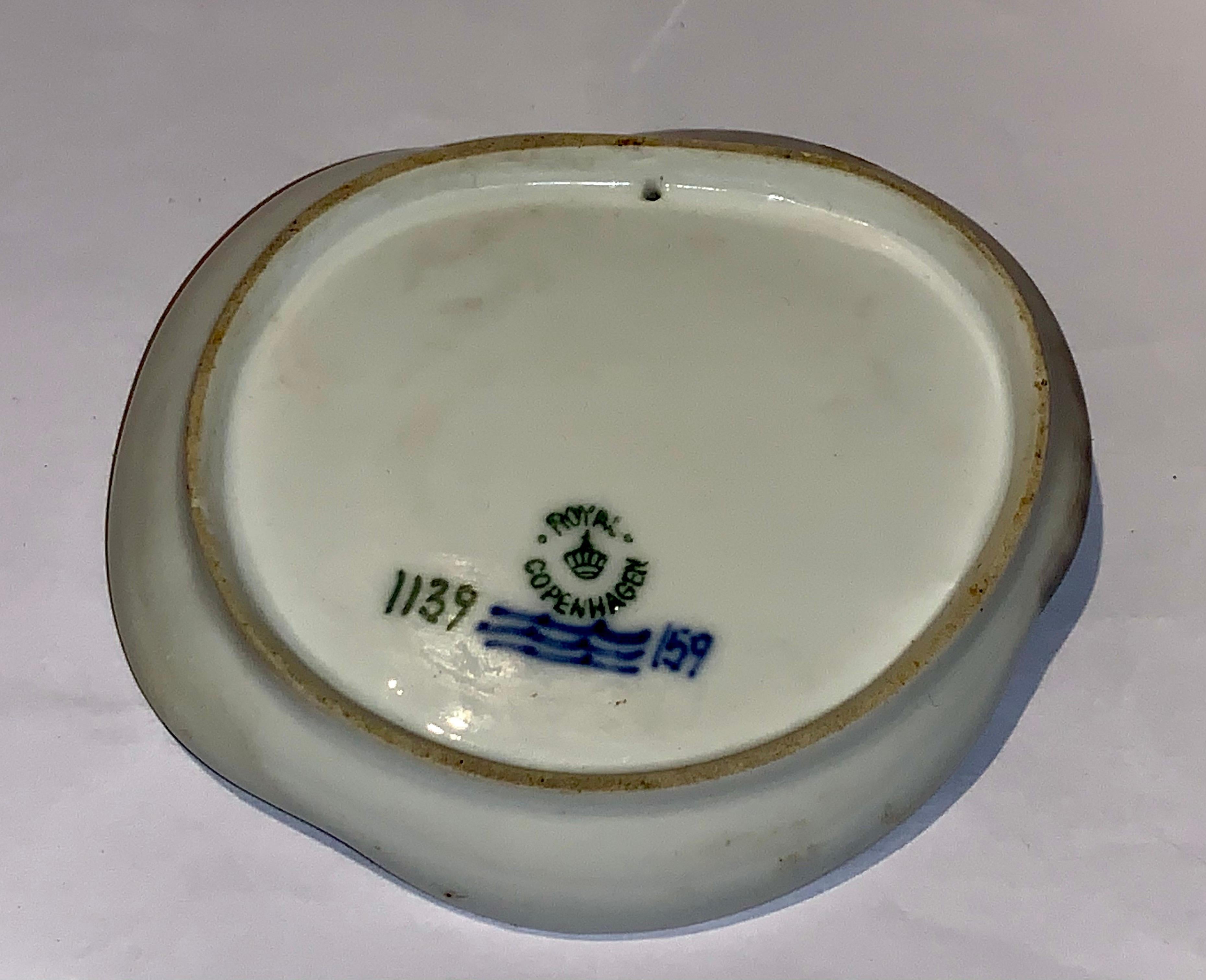 Rare Art Deco Royal Copenhagen Fish Dish Number 1139 In Good Condition For Sale In London, GB