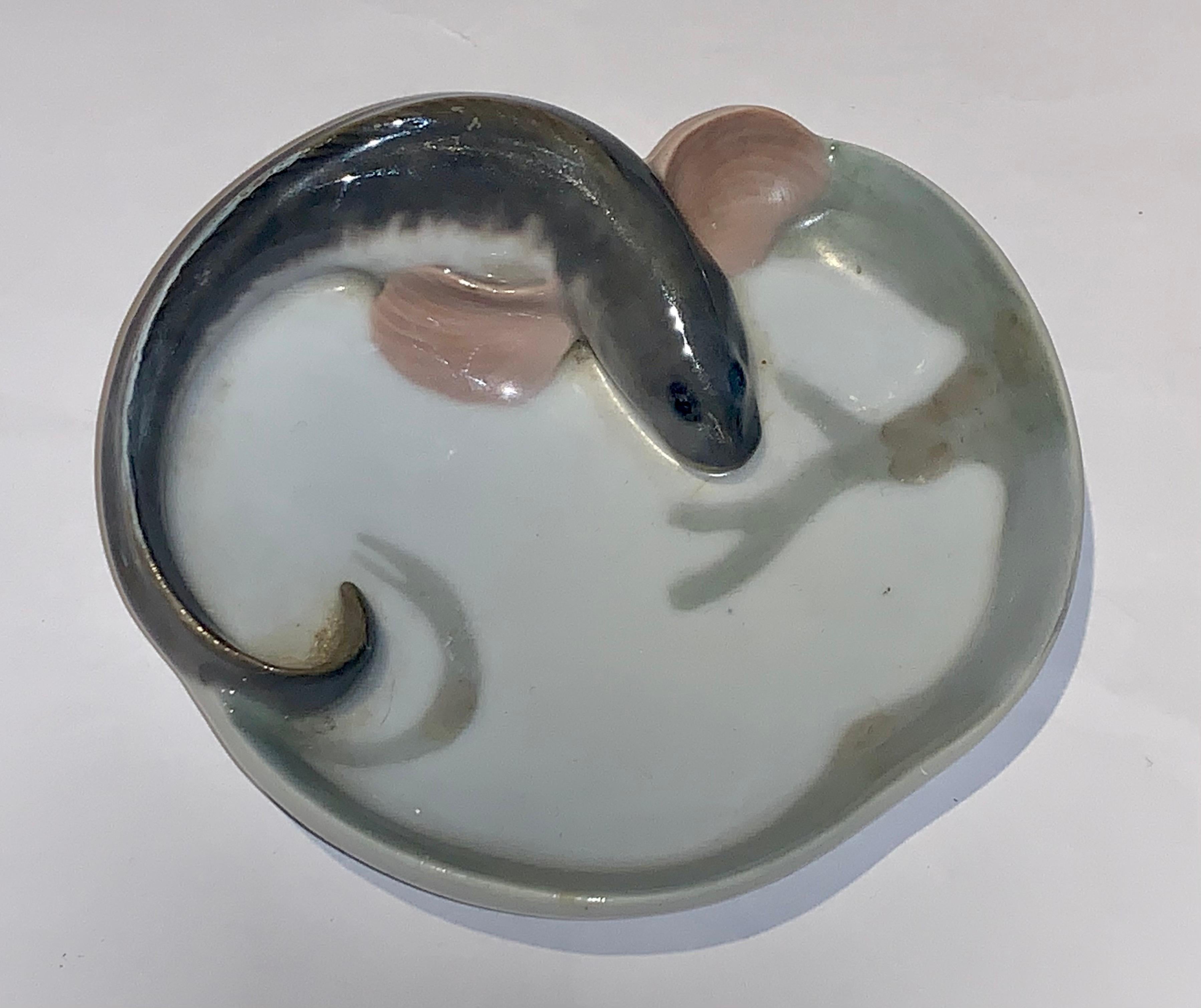 Porcelaine Rare plat à poisson Art Déco Royal Copenhagen numéro 1139 en vente