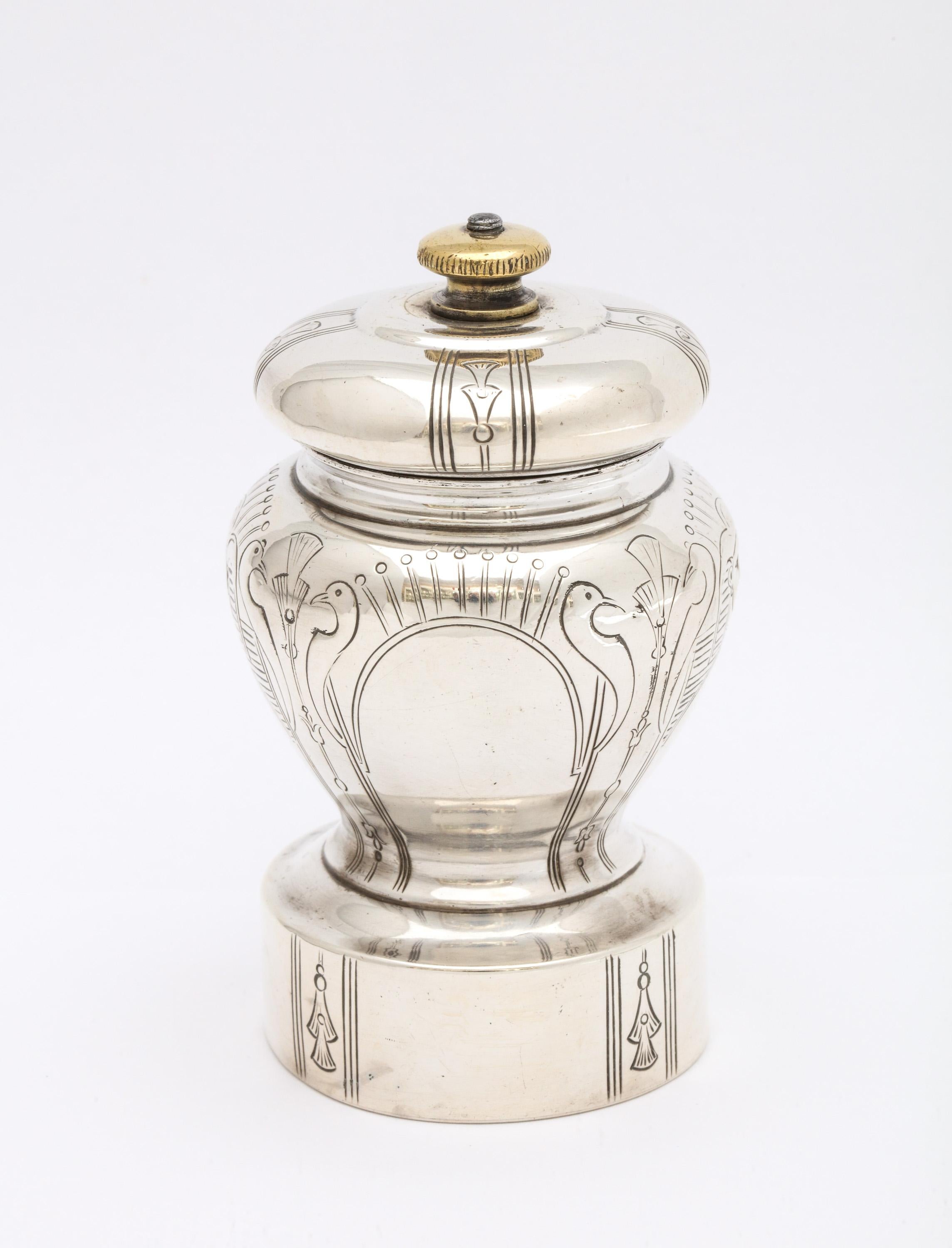 Rare Art Deco Sterling Silver Egyptian Revival Pepper Mill In Good Condition For Sale In New York, NY