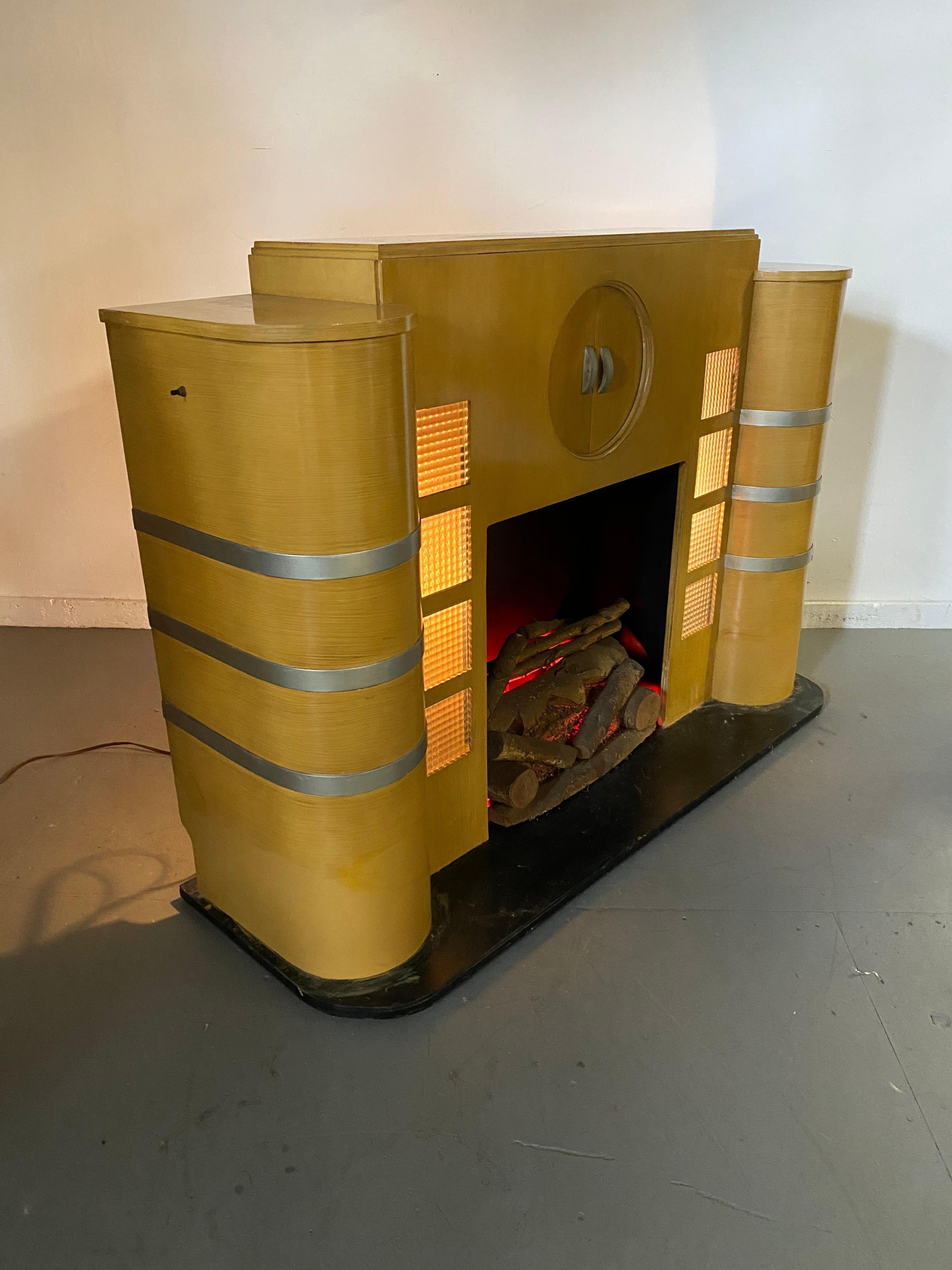 Mid-20th Century Rare Art Deco Streamline Fireplace Mantel, Manufactured by Majestic