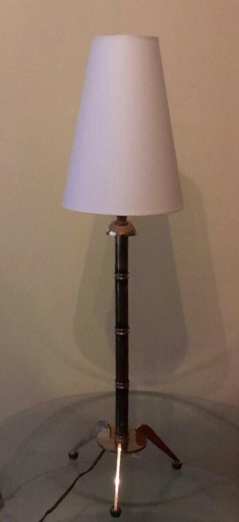 Rare beautiful Art Deco bronze table lamp with brown patina and tripod legs by Maison Jansen, France, 1950s.
The lamp is in a very good condition, the lampshade is new in ivory cotton.
The electrical part is revised and fits the US standards.