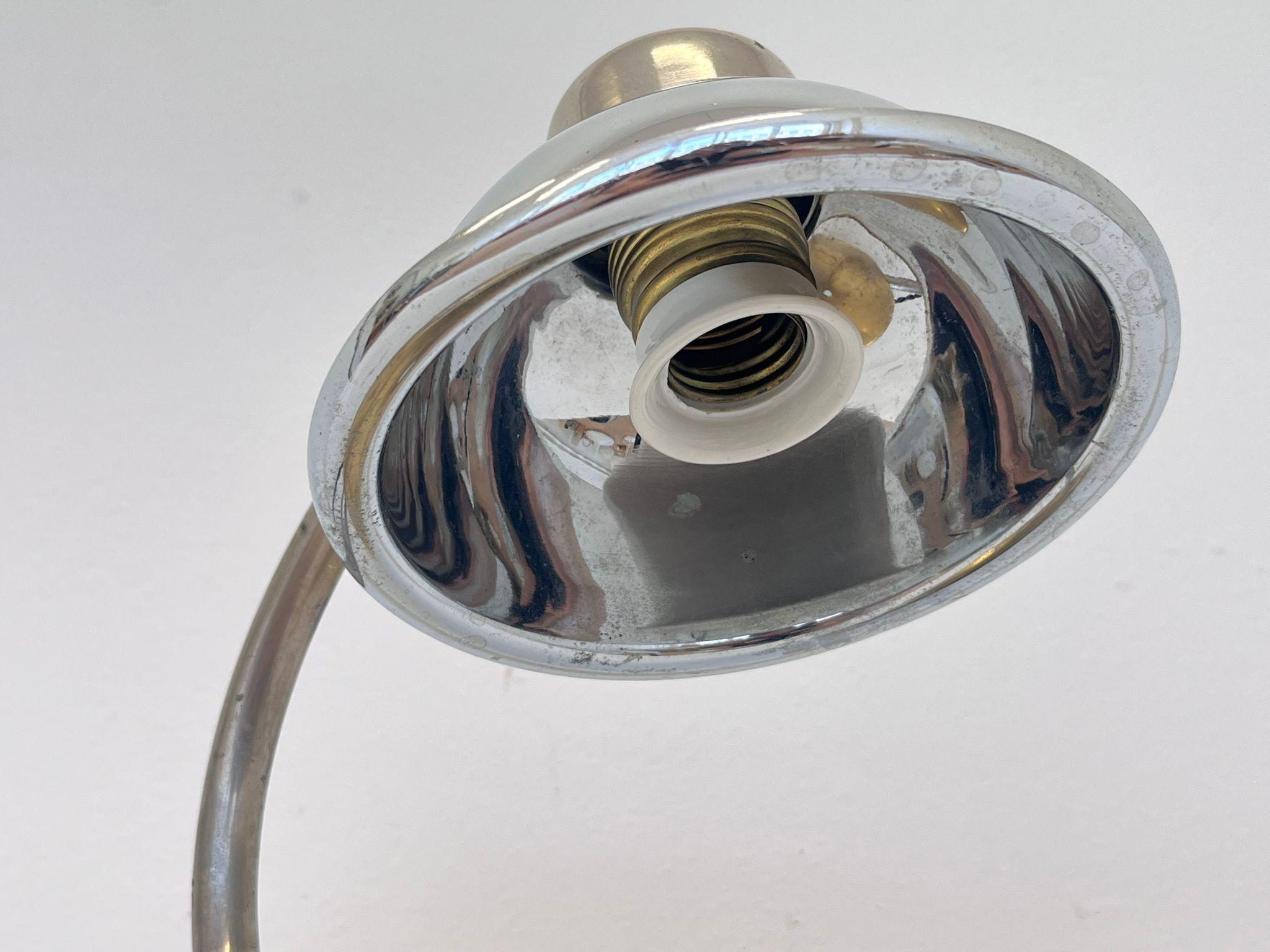 Seltene verchromte Art-Déco-Tischlampe, 1930er-Jahre im Zustand „Gut“ im Angebot in Praha, CZ