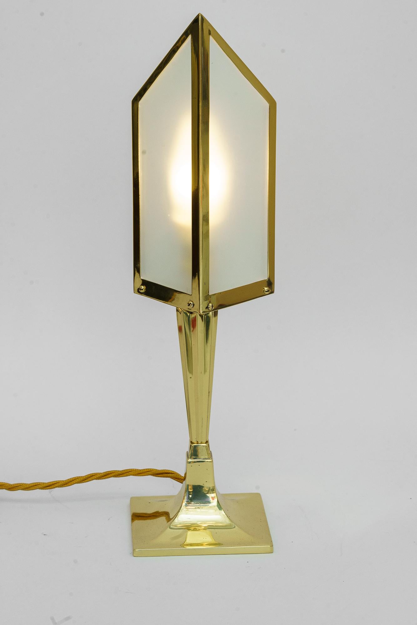 Seltene Art Deco Tischlampe, Wien, um 1920 (Messing) im Angebot