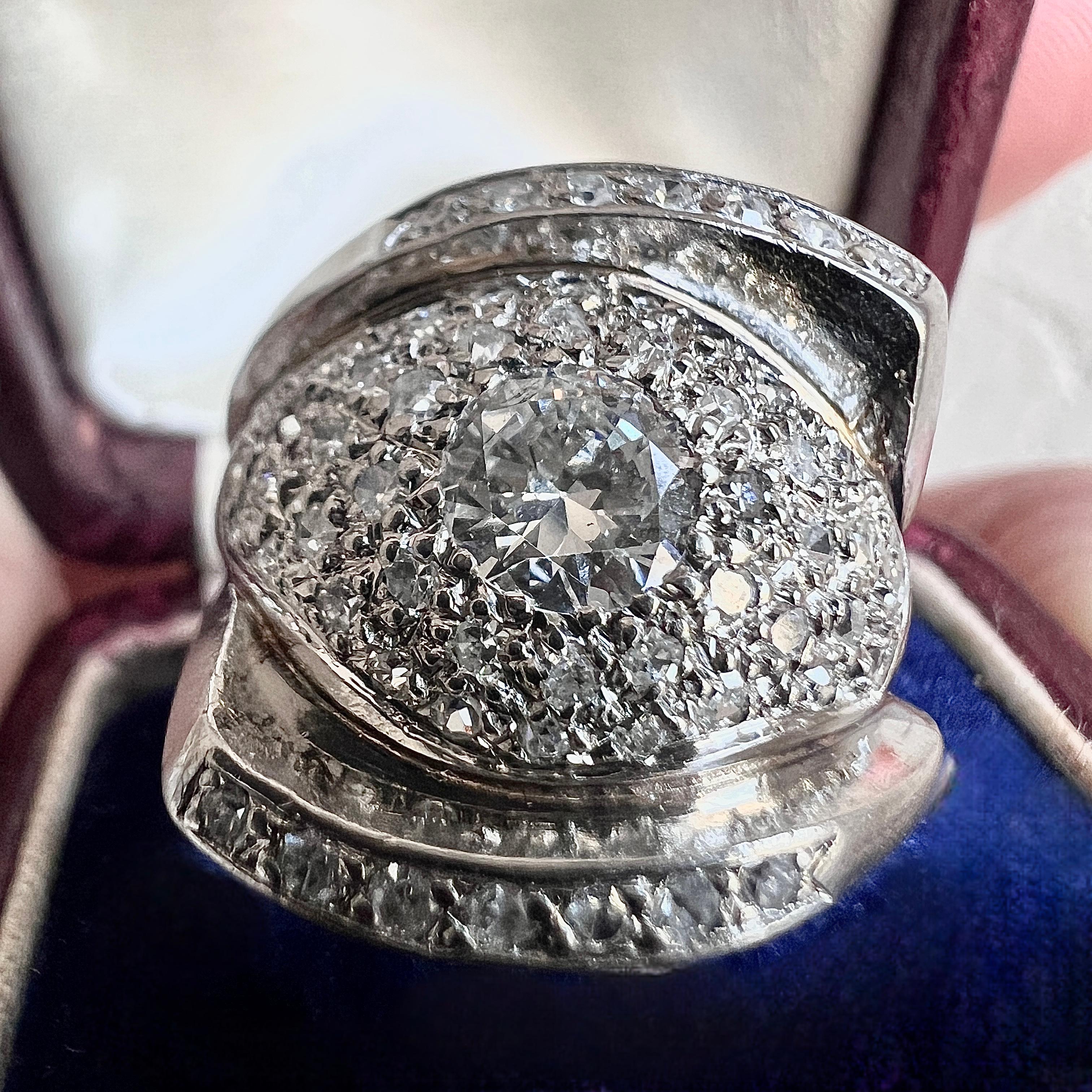 Rare Art Deco Tank Ring - Platinum and Diamonds Art Decó en venta