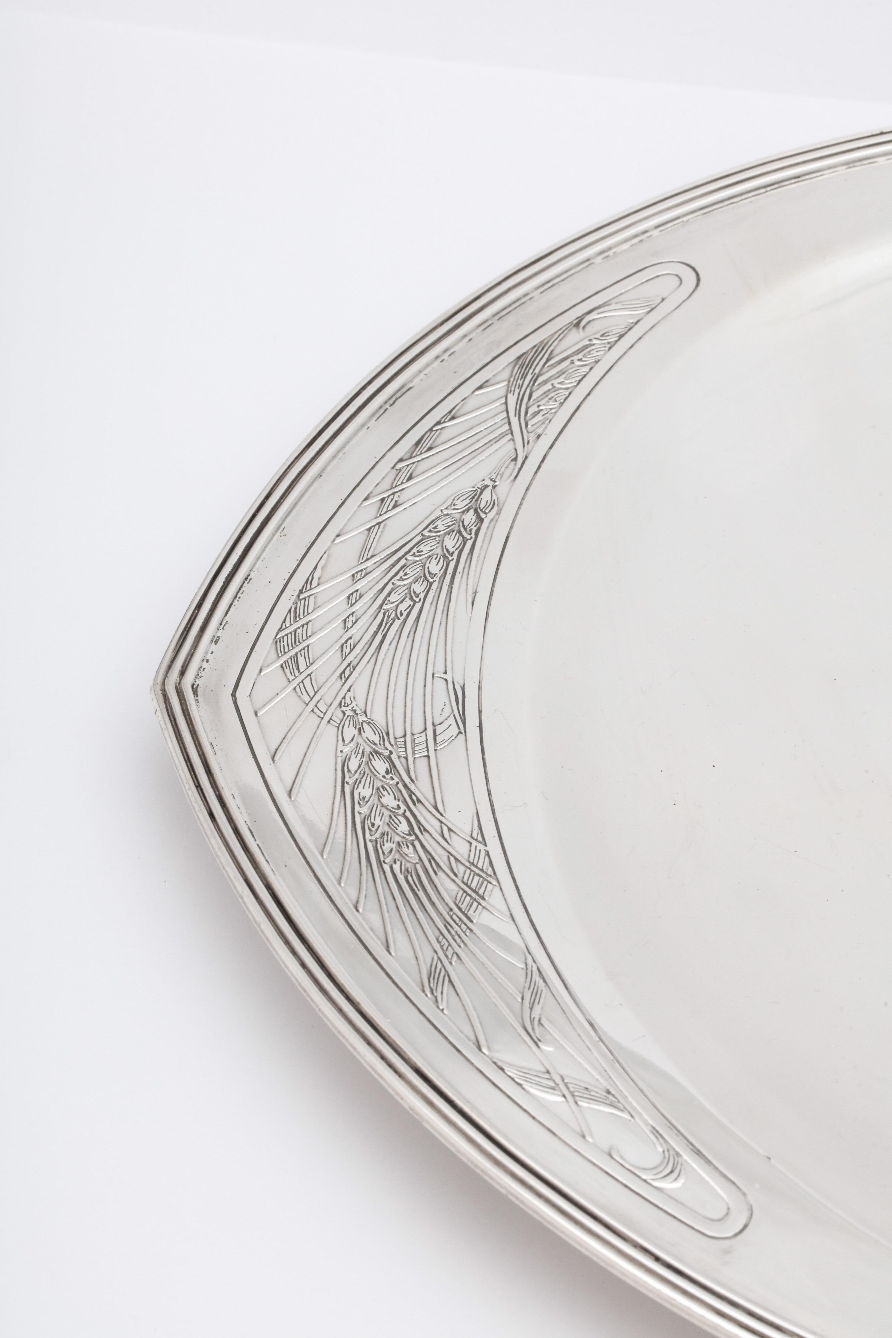 Rare Art Deco Tiffany Sterling Silver Tray on Low Pedestal Base  In Good Condition For Sale In New York, NY