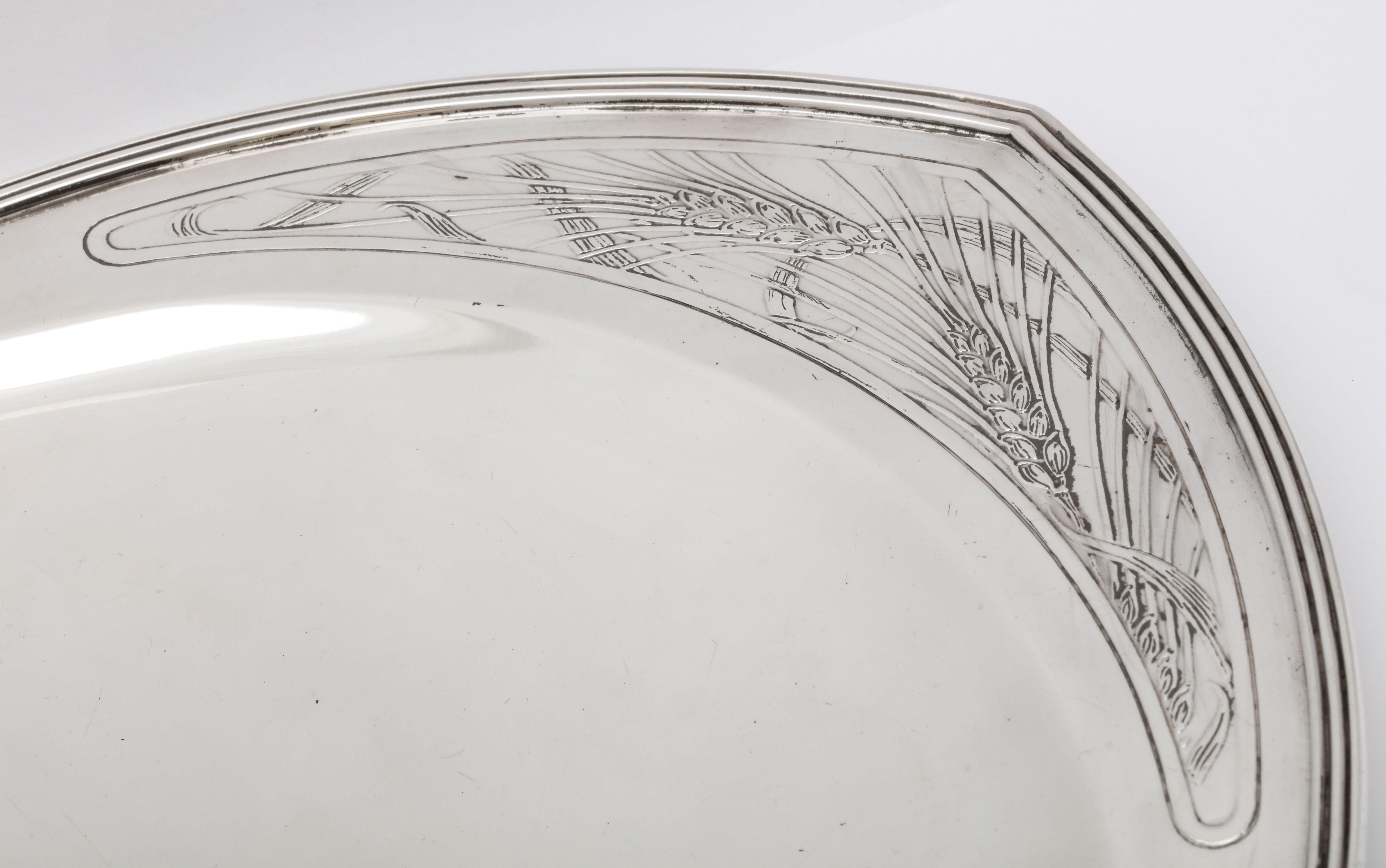 Rara Bandeja Art Decó Tiffany de Plata de Ley sobre Base Baja de Pedestal Plata esterlina en venta
