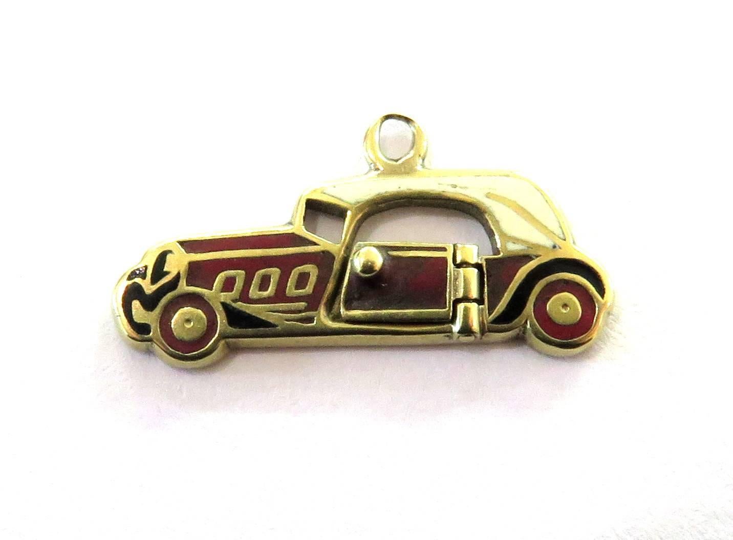 Rare Art Deco Two-Seat Sports Car Movable Enamel Love Charm Pendant In Excellent Condition For Sale In Palm Beach, FL