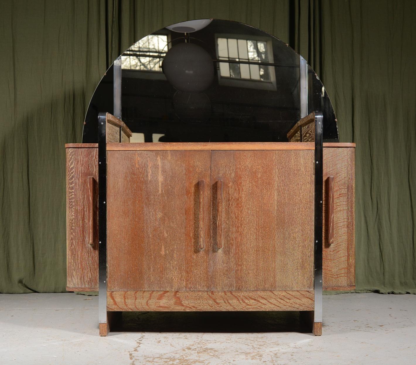 Rare Art Deco Venesta Plywood and Limed Oak Mirror Backed Cocktail Cabinet For Sale 5