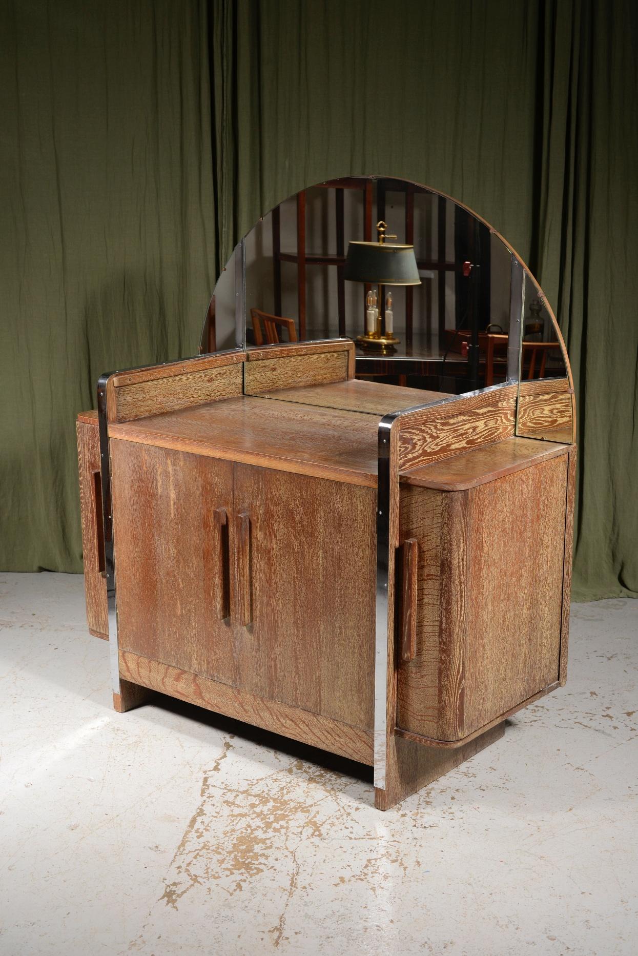 Rare Art Deco Venesta Plywood and Limed Oak Mirror Backed Cocktail Cabinet For Sale 8