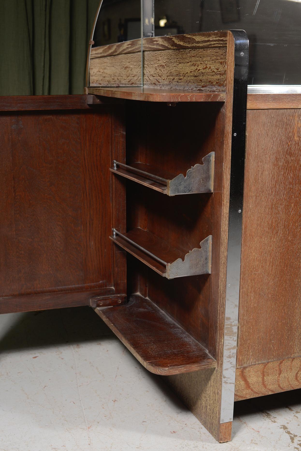 Rare Art Deco Venesta Plywood and Limed Oak Mirror Backed Cocktail Cabinet In Good Condition For Sale In Sherborne, GB
