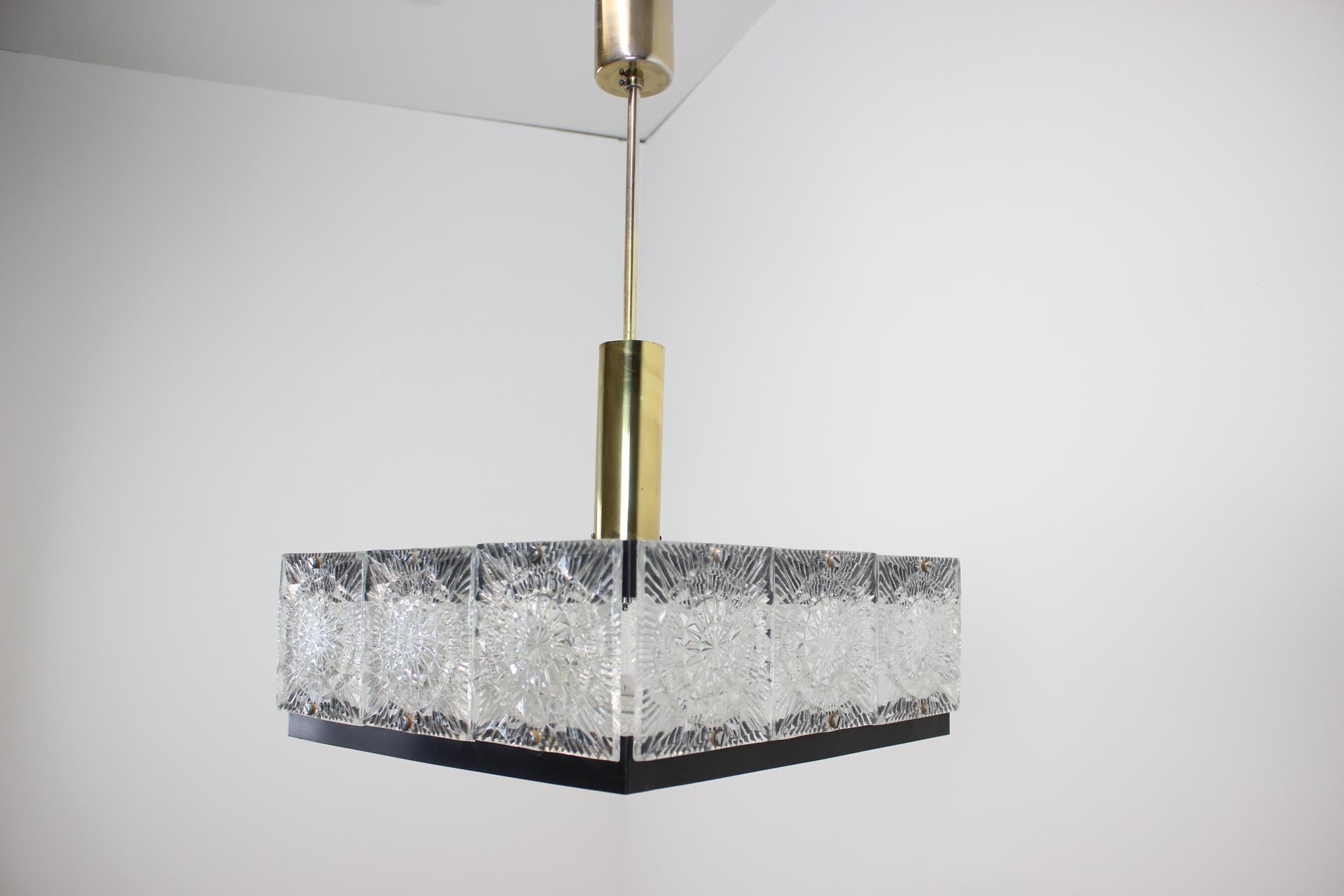 Ottone Raro lampadario in vetro artistico/ Kamenicky Senov, anni '70 in vendita