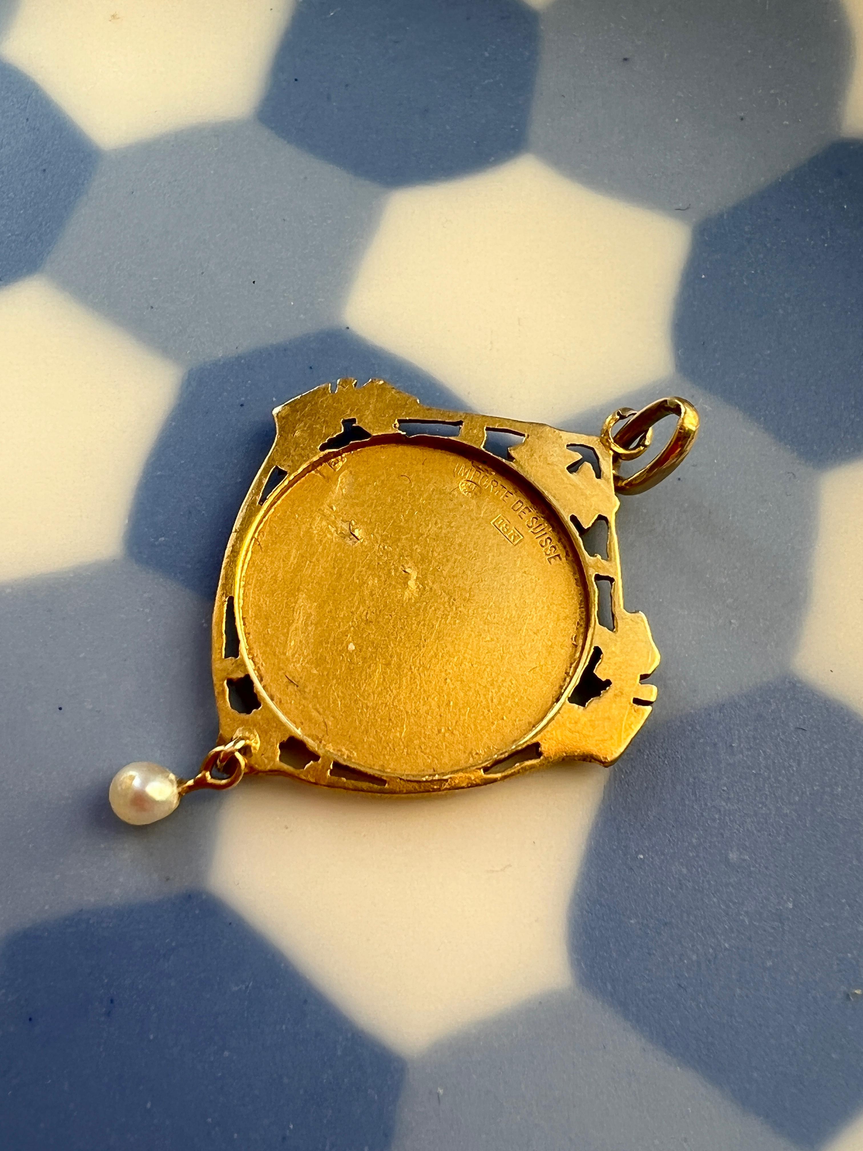  Rare pendentif médaillon Art nouveau en or 18 carats, perle et émail suisse à deux étoiles Unisexe 