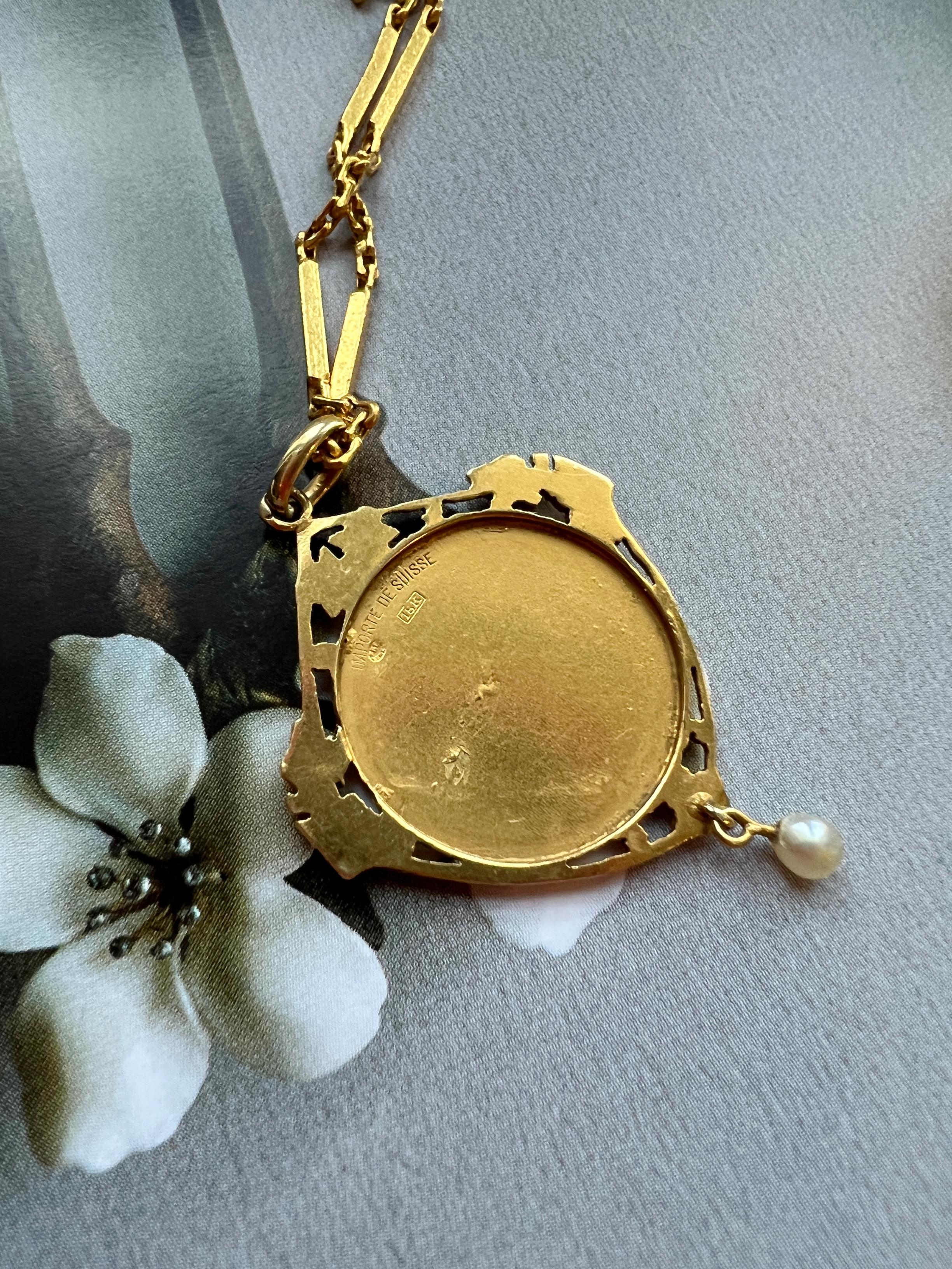 Rare pendentif médaillon Art nouveau en or 18 carats, perle et émail suisse à deux étoiles 3