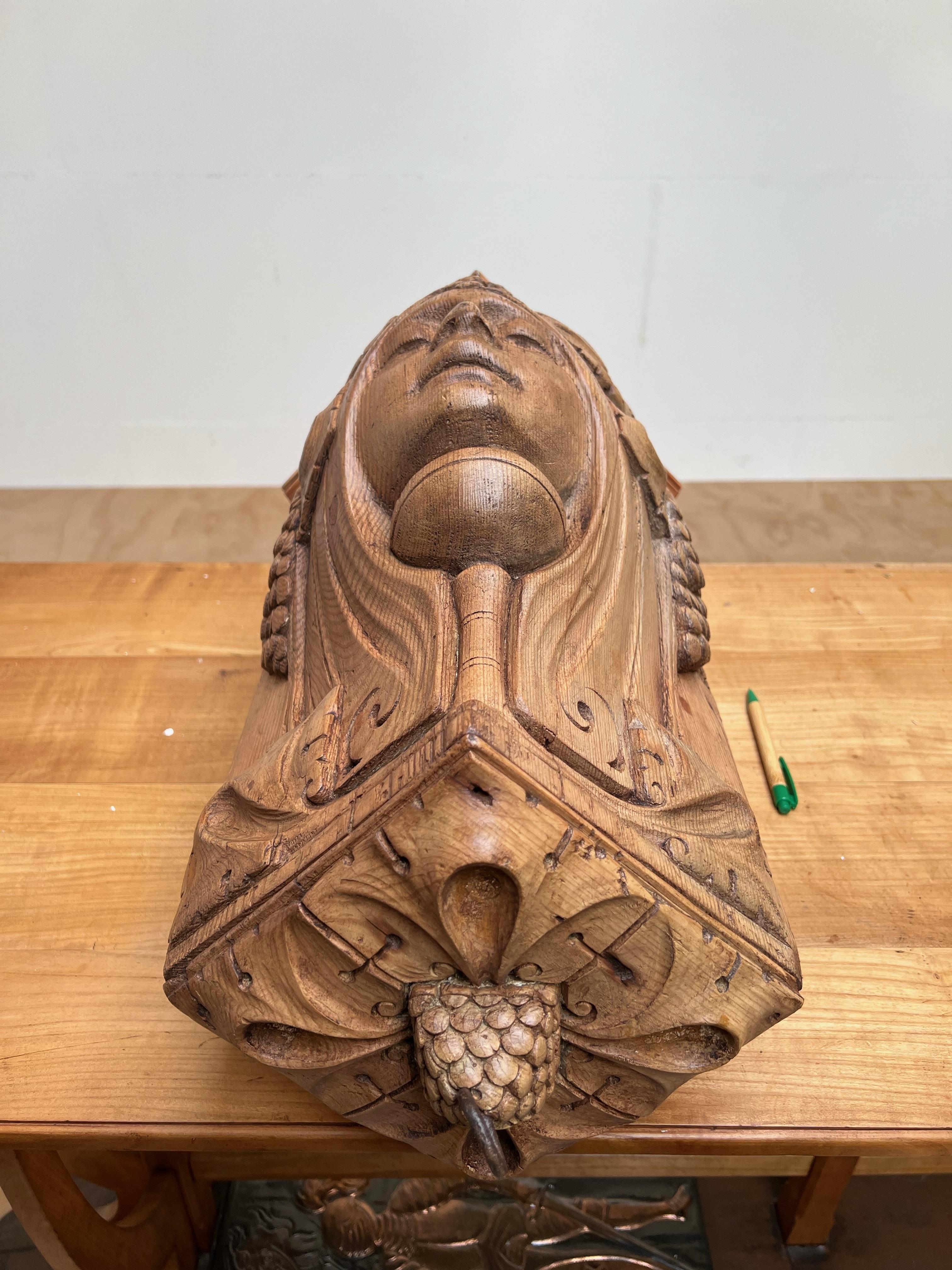 Seltene Eckhalterung / Regal mit Amphictyonis-Maske / Skulptur aus der Art nouveau-Ära im Angebot 10