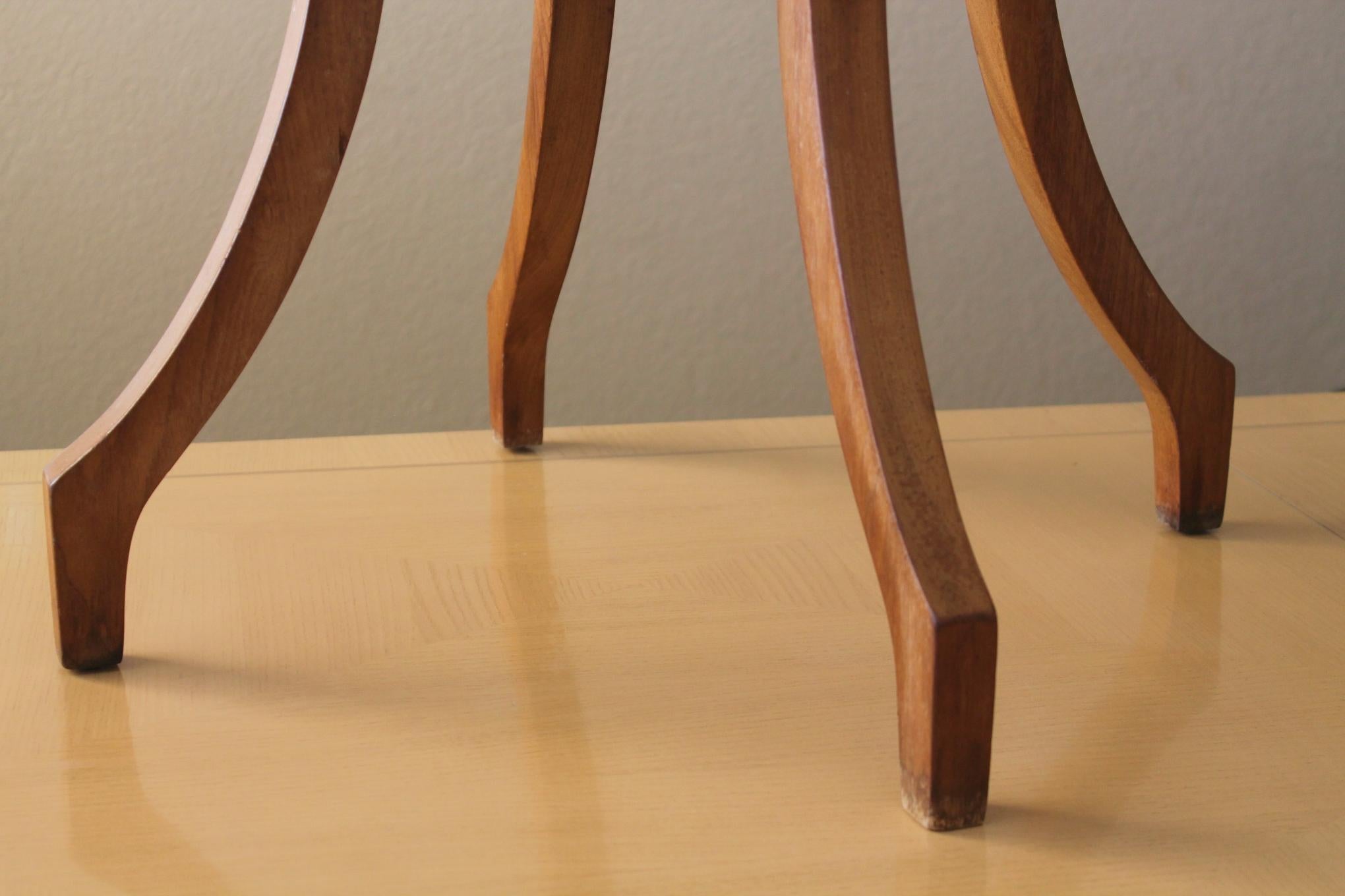 Seltener Jugendstil Jugendstil-Schreibtisch mit einer Schublade Cabriole Louis Majorelle (Handgeschnitzt) im Angebot