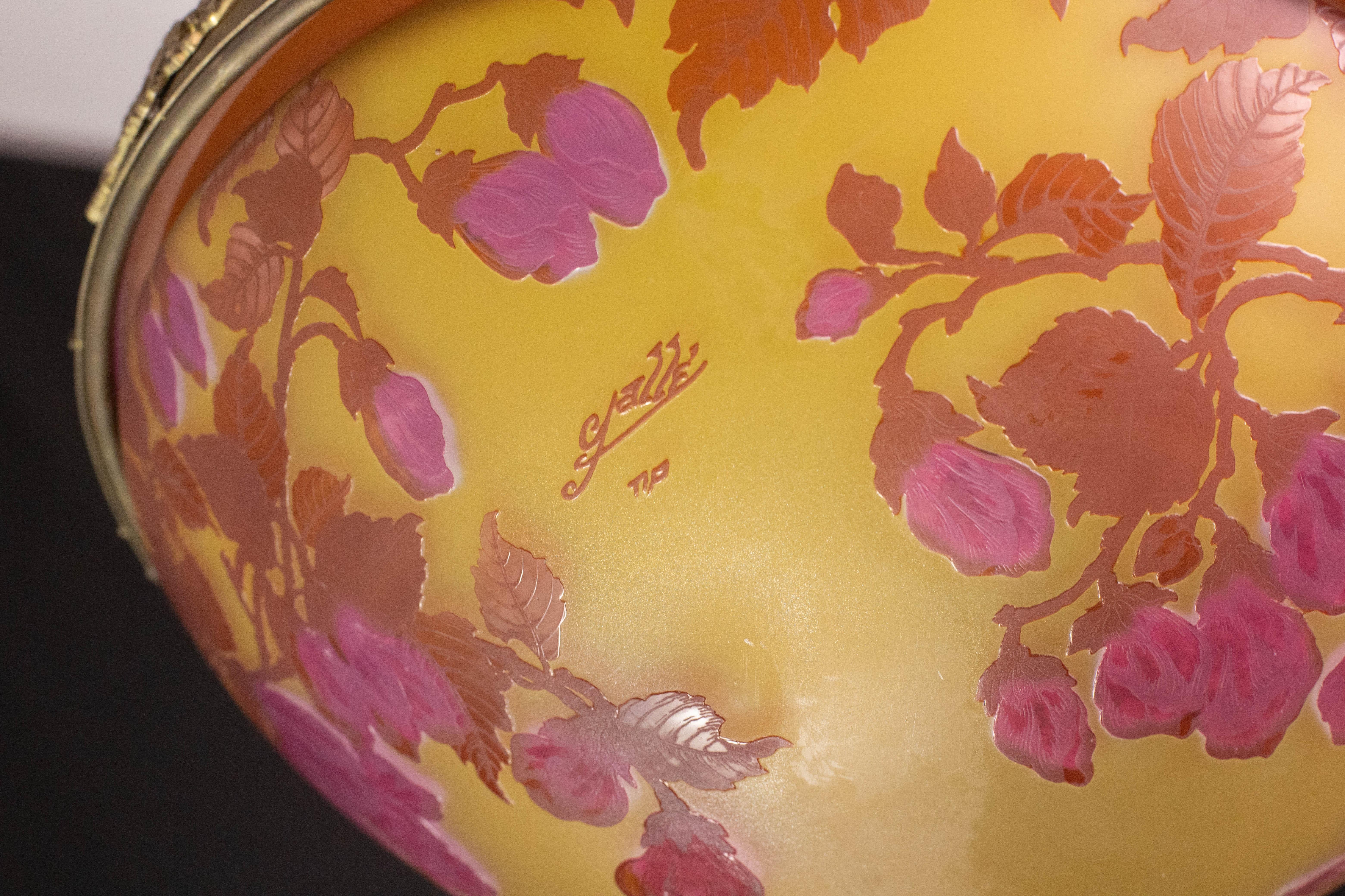 Art nouveau Rare lustre Floreal multicolore Art Nouveau de Gallé en vente