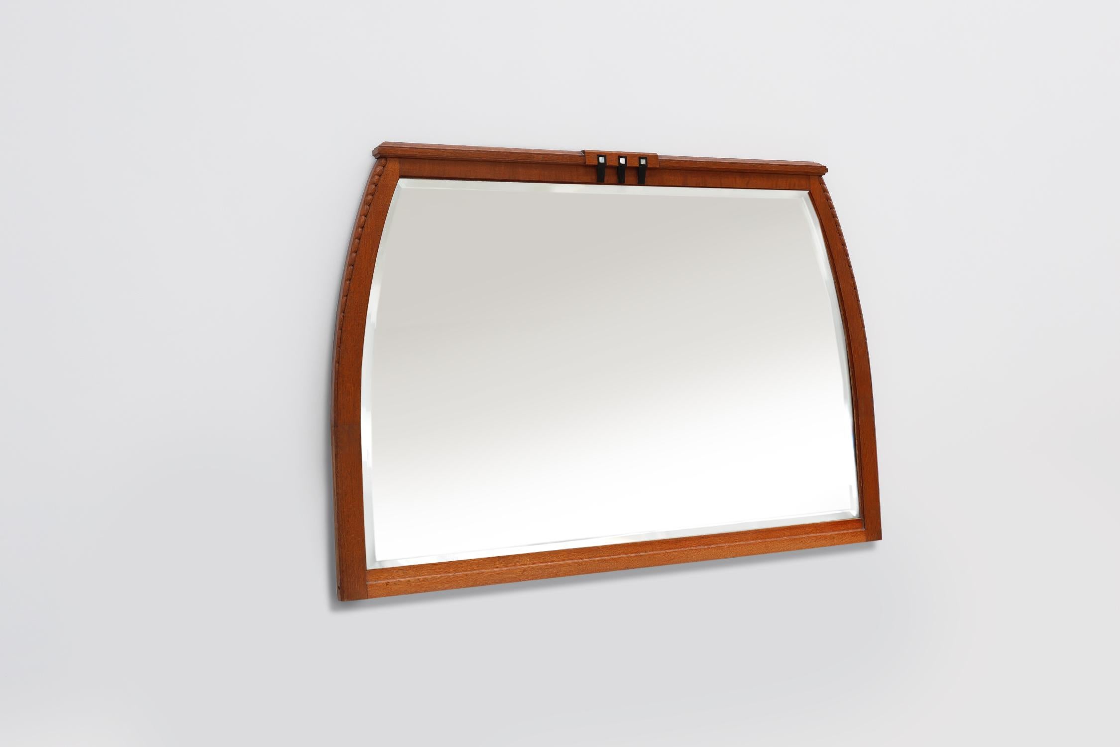 Rare Art Nouveau oak mantel mirror attr. to De Coene with facet cut mirror, 1905 In Good Condition For Sale In Meulebeke, BE