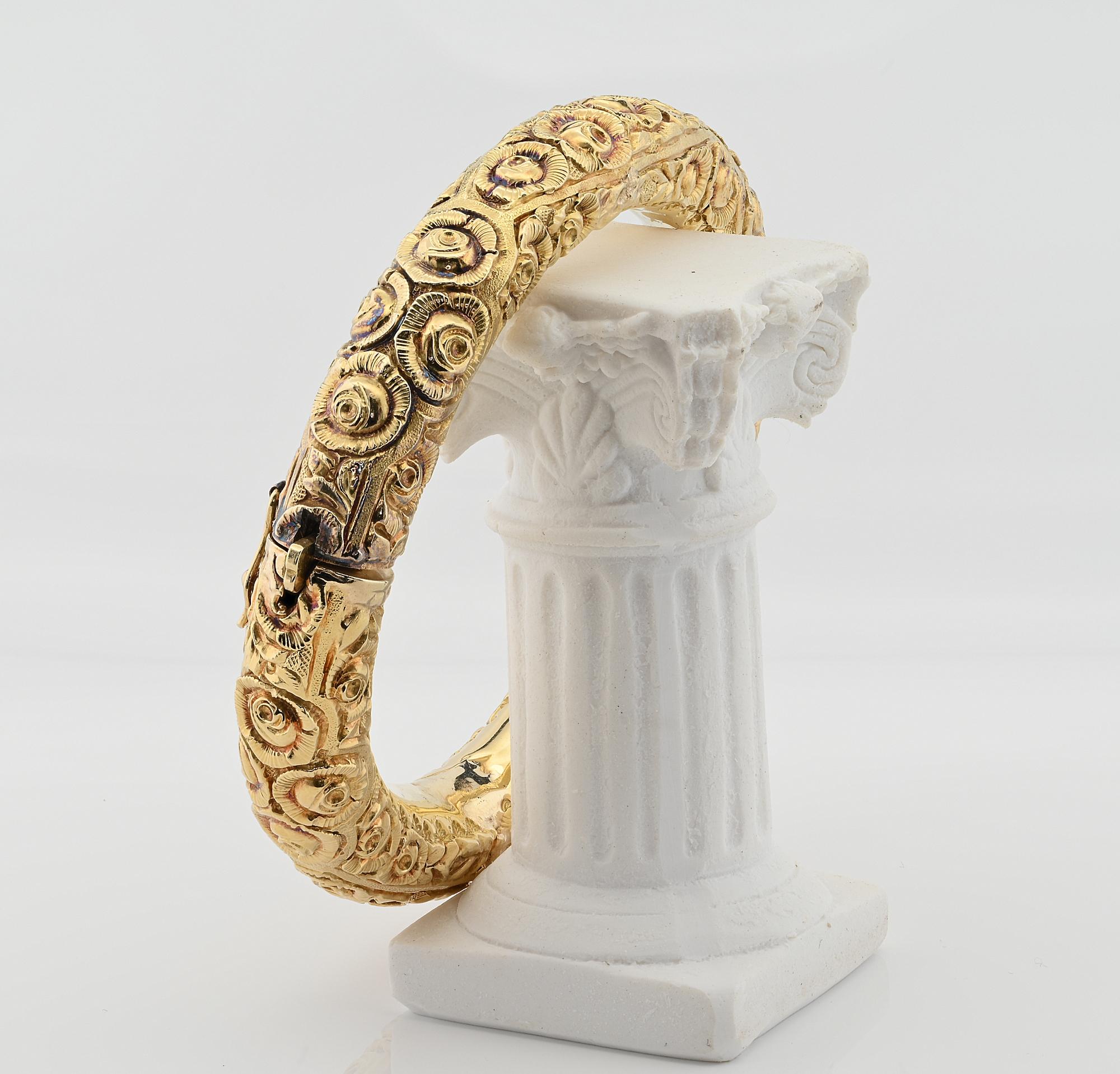 Rare Art Nouveau Repousse Rose Buds 18 KT Gold Hinged Bangle For Sale 1