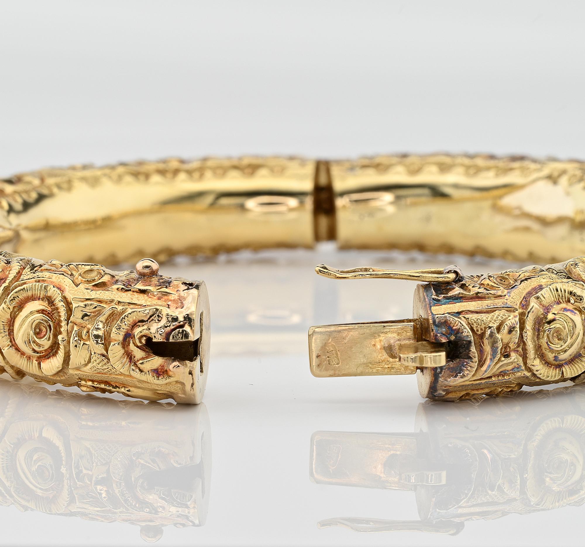Rare Art Nouveau Repousse Rose Buds 18 KT Gold Hinged Bangle For Sale 3