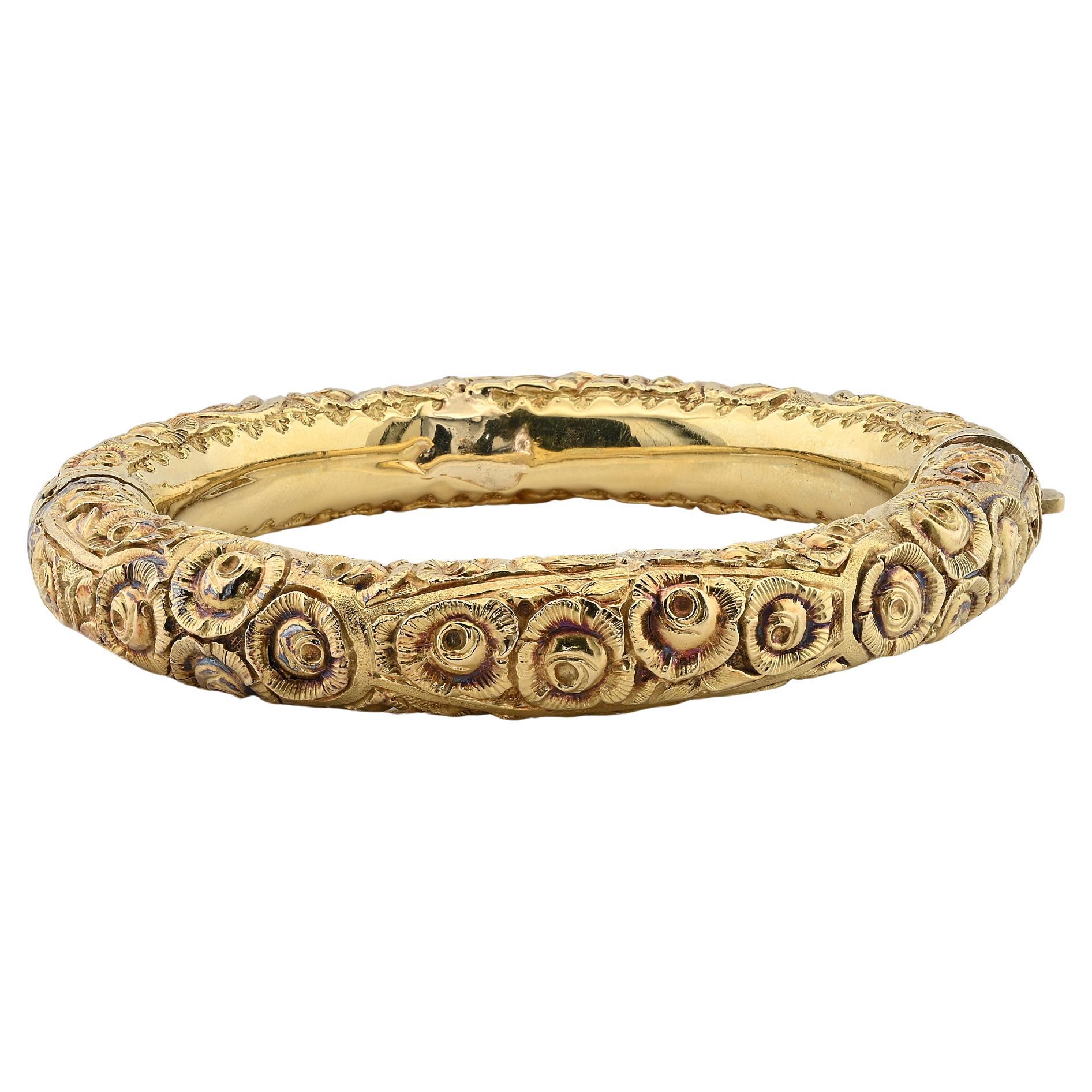 Rare Art Nouveau Repousse Rose Buds 18 KT Gold Hinged Bangle For Sale
