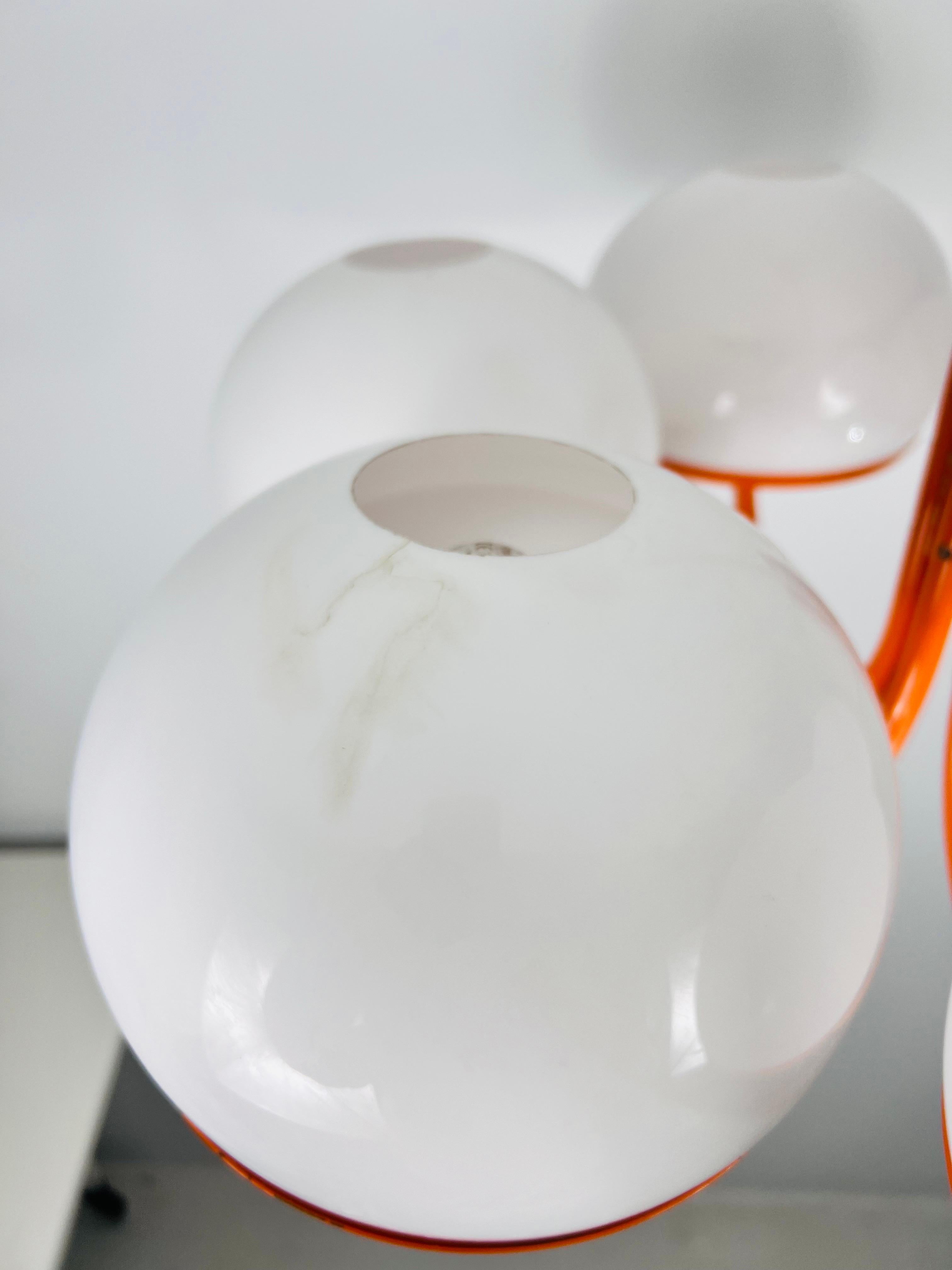 Rare lustre Arteluce en verre acrylique, Italie, 1970 en vente 12